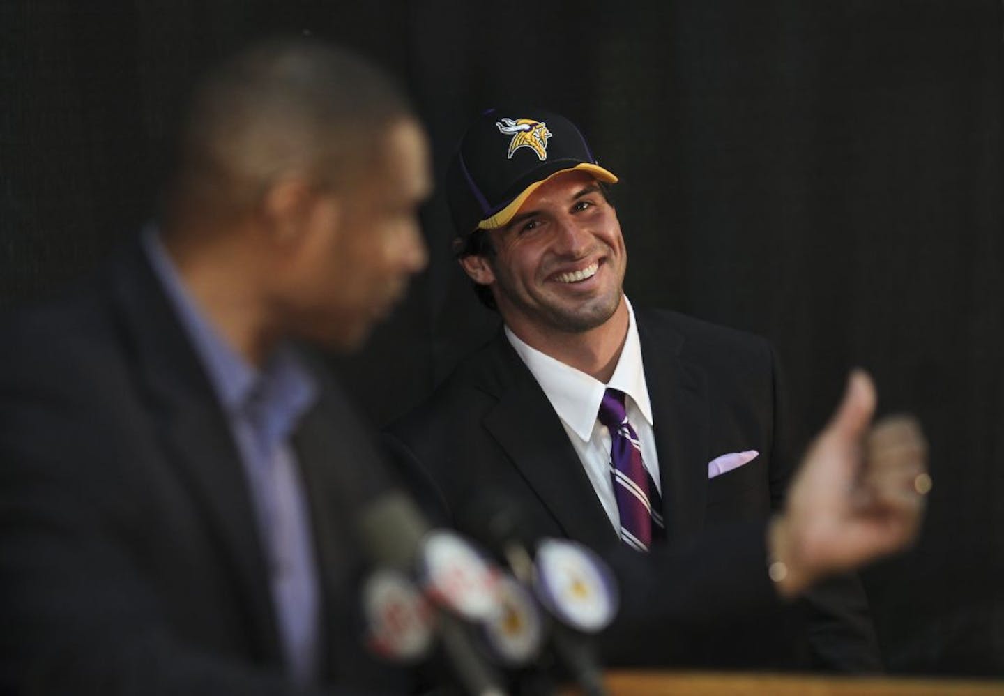 New Vikings quarterback Christian Ponder grinned when he heard coach Leslie Frazier say that he had talked with a former teammate of Ponder's while researching his character.