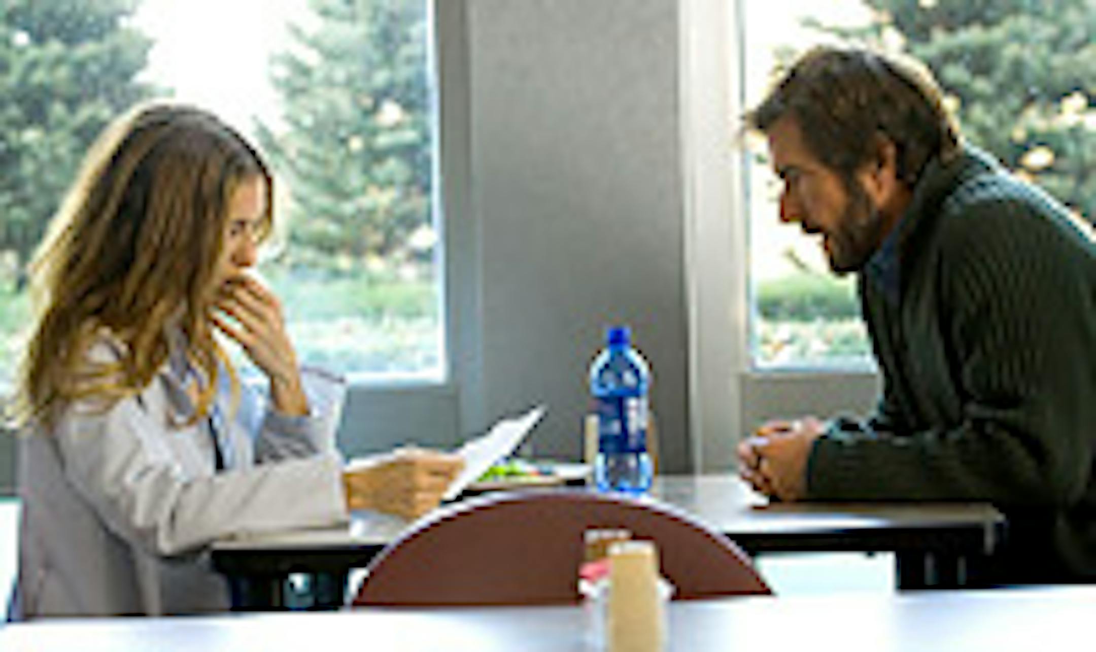 Dr. Janet Hartigan (Sarah Jessica Parker) and Lawrence Wetherhold (Dennis Quaid) embark on an unlikely romance in "Smart People."