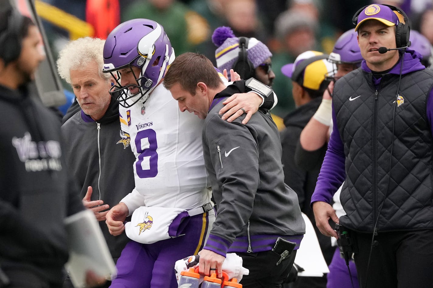 Minnesota Vikings quarterback Kirk Cousins (8) is helped off the field after going down with an injury in the fourth quarter of an NFL game between the Minnesota Vikings and the Green Bay Packers Sunday, Oct. 29, 2023 at Lambeau Field in Green Bay, Wis. ] ANTHONY SOUFFLE • anthony.souffle@startribune.com ORG XMIT: MIN2310291610480144