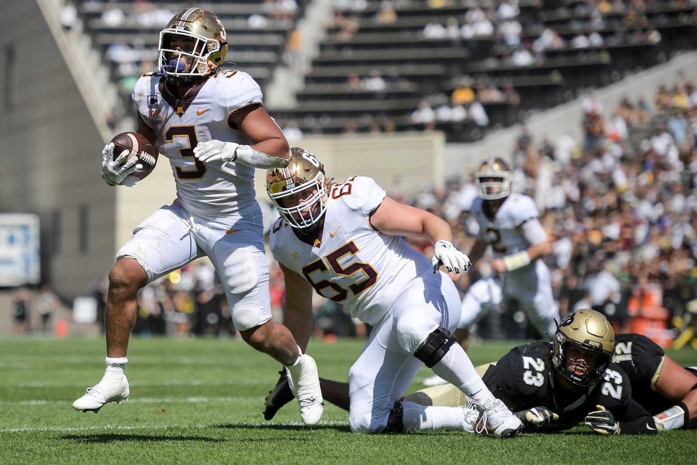 Minnesota Gophers running back Treyson Potts (3) ran for a touchdown in the third quarter against the Colorado Buffaloes. ] AARON LAVINSKY • aaron.lavinsky@startribune.com