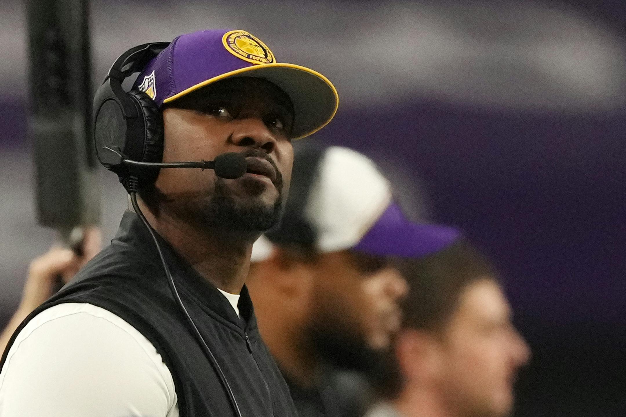 Minnesota Vikings defensive coordinator Brian Flores watches from the sidelines in the second quarter of an NFL game between the Minnesota Vikings and the Green Bay Packers Sunday, Dec. 31, 2023 at U.S. Bank Stadium in Minneapolis. ] ANTHONY SOUFFLE • anthony.souffle@startribune.com