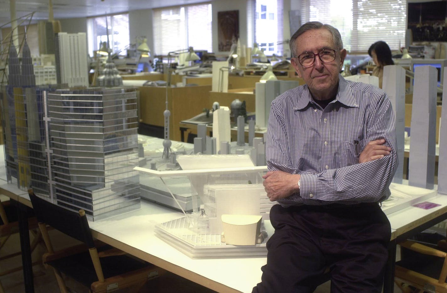 FILE -- The architect Cesar Pelli at his studio in New Haven, Conn., Oct. 11, 2004. Pelli, who designed some of the world&#x2019;s most recognizable buildings, including the Petronas Twin Towers in Malaysia, briefly the world's tallest structure, died at home in New Haven on July 19, 2019. He was 92. (Thomas McDonald/The New York Times)