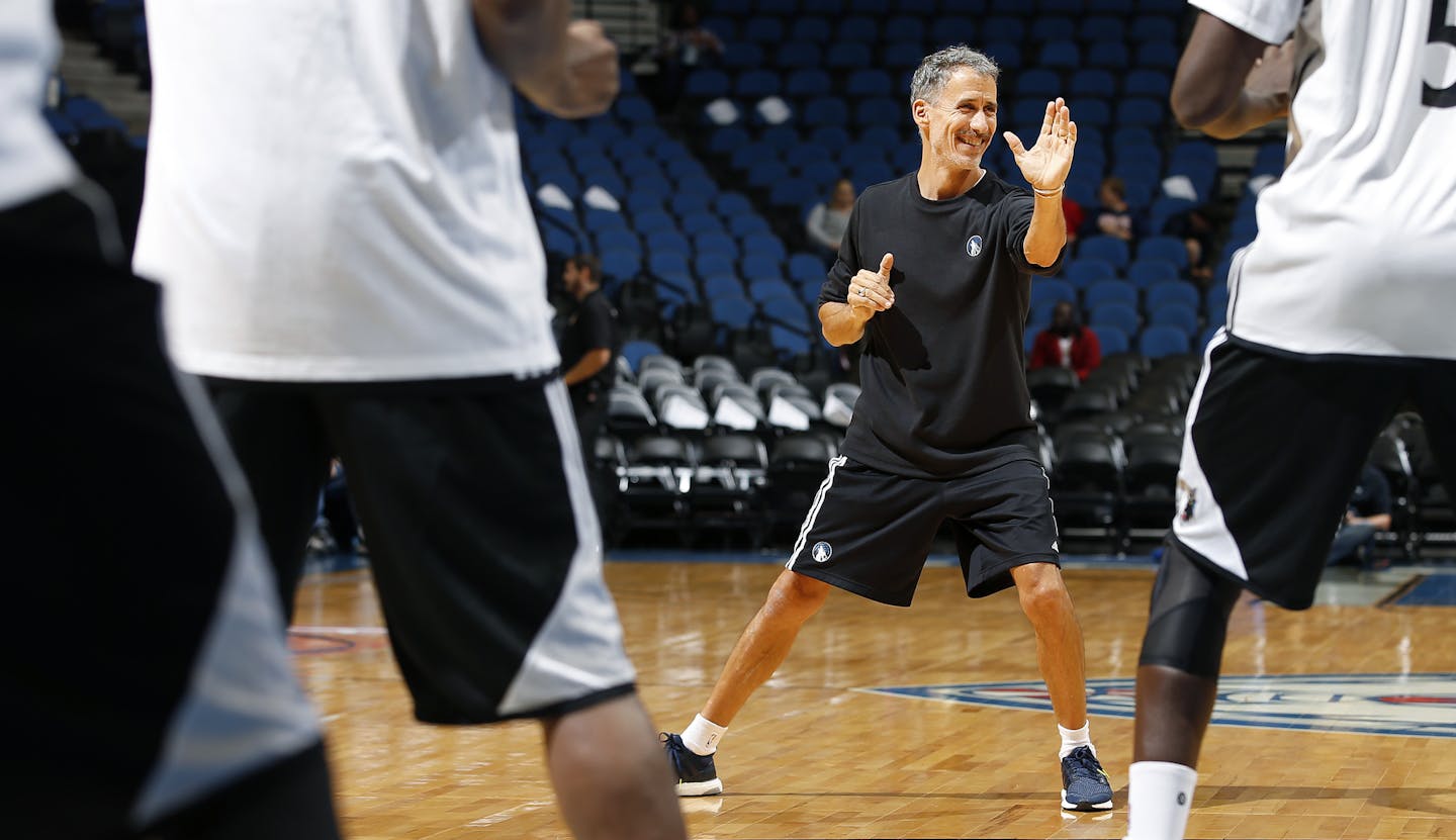 Minnesota Timberwolves Vice President of Sports Performance Arnie Kander worked with players during warm ups before a team scrimmage on Monday. ] CARLOS GONZALEZ cgonzalez@startribune.com - October 5, 2015, Minneapolis, MN, Target Center, NBA, Minnesota Timberwolves team scrimmage