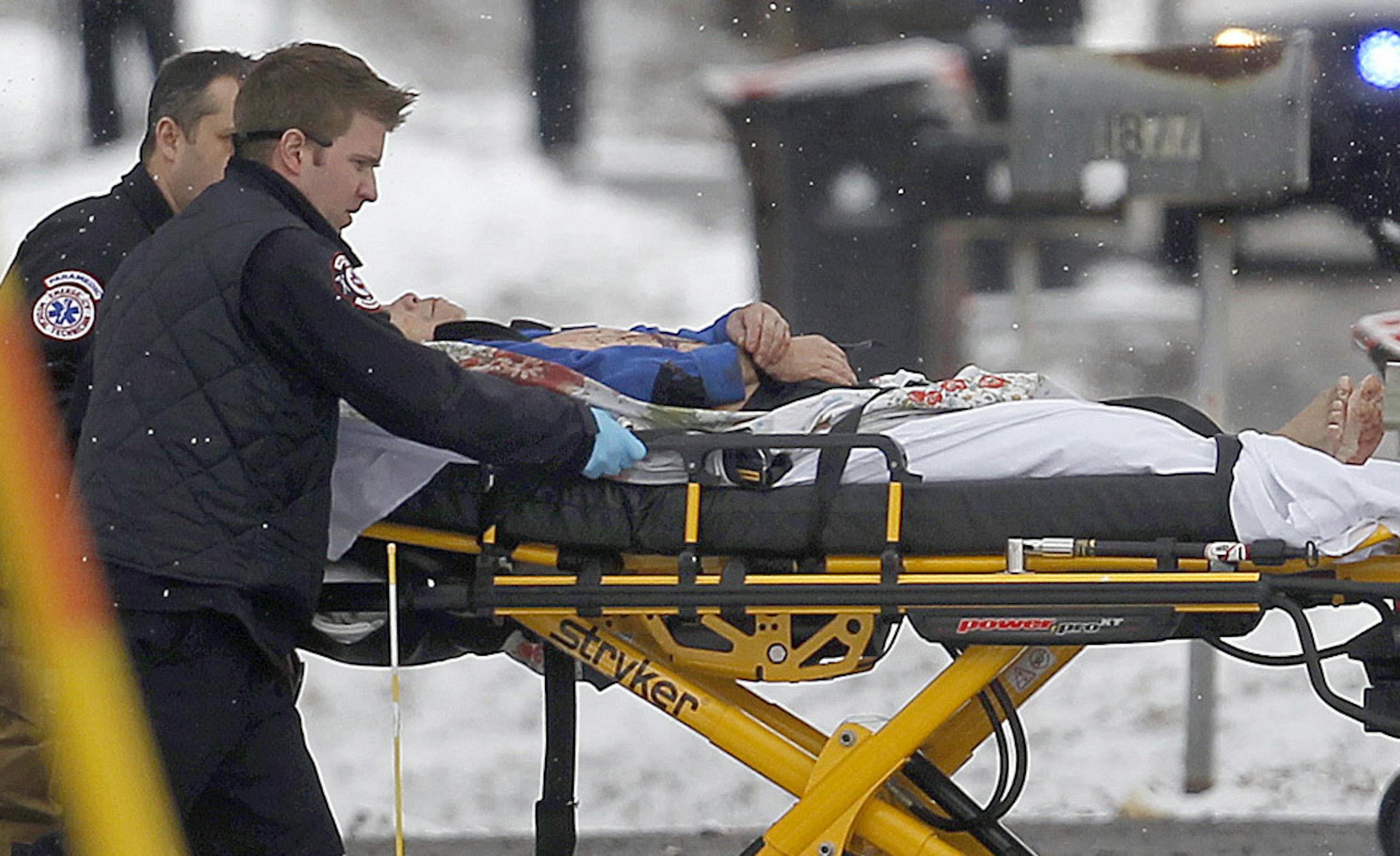 Maplewood police, swat team and medical personnel handled a standoff situationat 1863 County Road B, Monday, March 24, 2014 in Maplewood, MN. ] (ELIZABETH FLORES/STAR TRIBUNE) ELIZABETH FLORES ‚Ä¢ eflores@startribune.com ORG XMIT: MIN1403241434390158