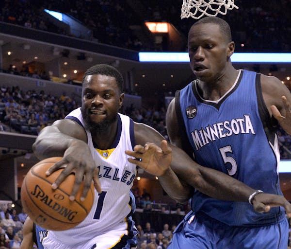 Lance Stephenson , left, then with the Grizzlies, battled for the ball with the Wolves Gorgui Dieng.