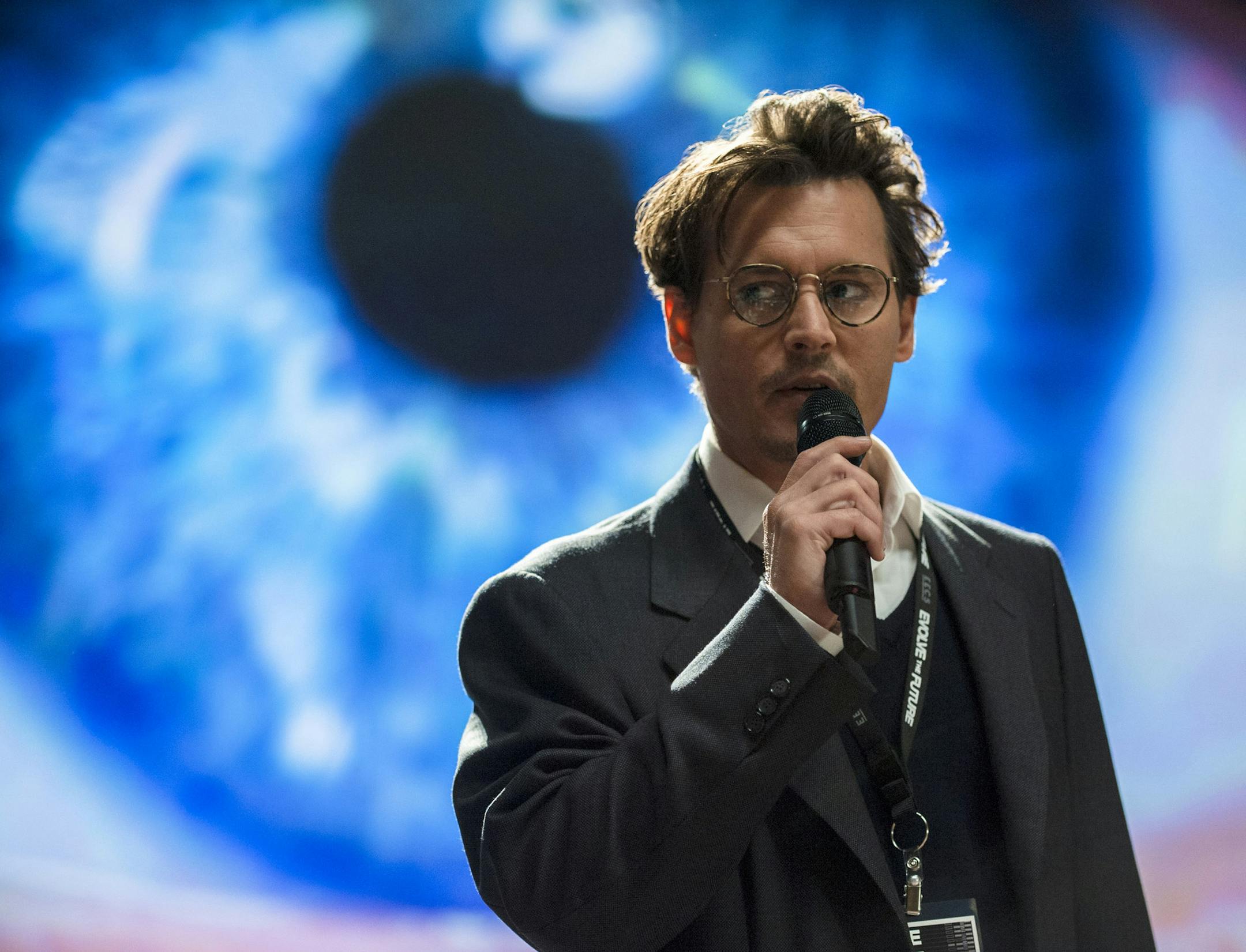 This image released by Warner Bros. Pictures shows Johnny Depp in a scene from "Transcendence." (AP Photo/Warner Bros. Pictures, Peter Mountain) ORG XMIT: MIN2014041613541059
