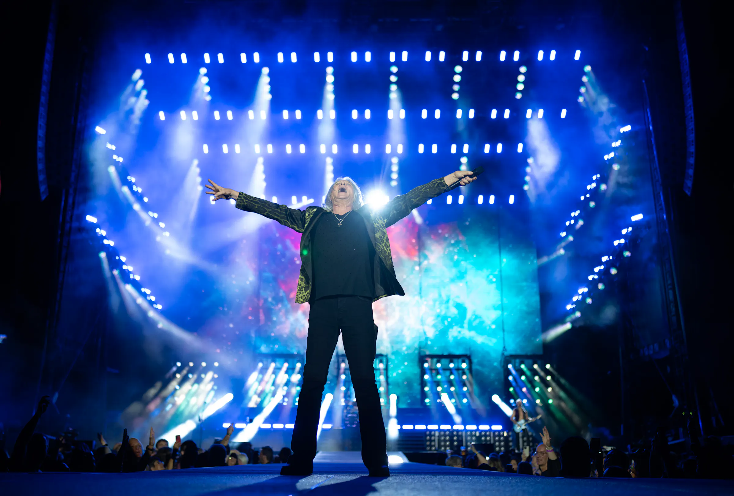 Review: Journey, Def Leppard close out Stadium Rock Weekend with kinder ...