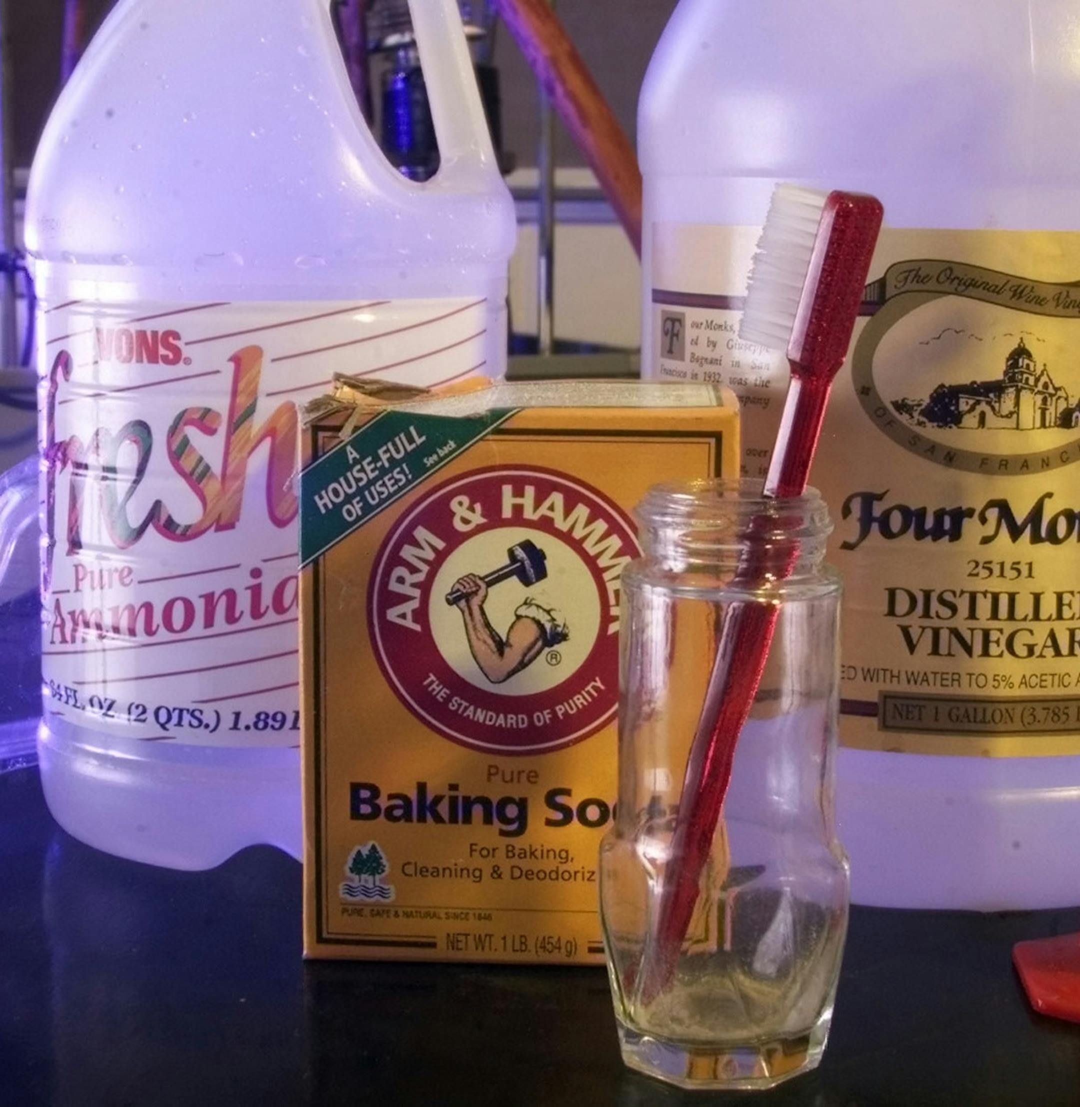 SH02D398CLEANERS Fresno, Calif., April 19, 2002 _ For years, ammonia, vinegar and baking soda were the foot soldiers of cleaning. And even though a dizzying array of commercial products still fill store shelves, the three appear to be regaining popularity among some consumers concerned about cost and environmental impacts. (SHNS photo by Craig Kohlruss / The Fresno Bee)