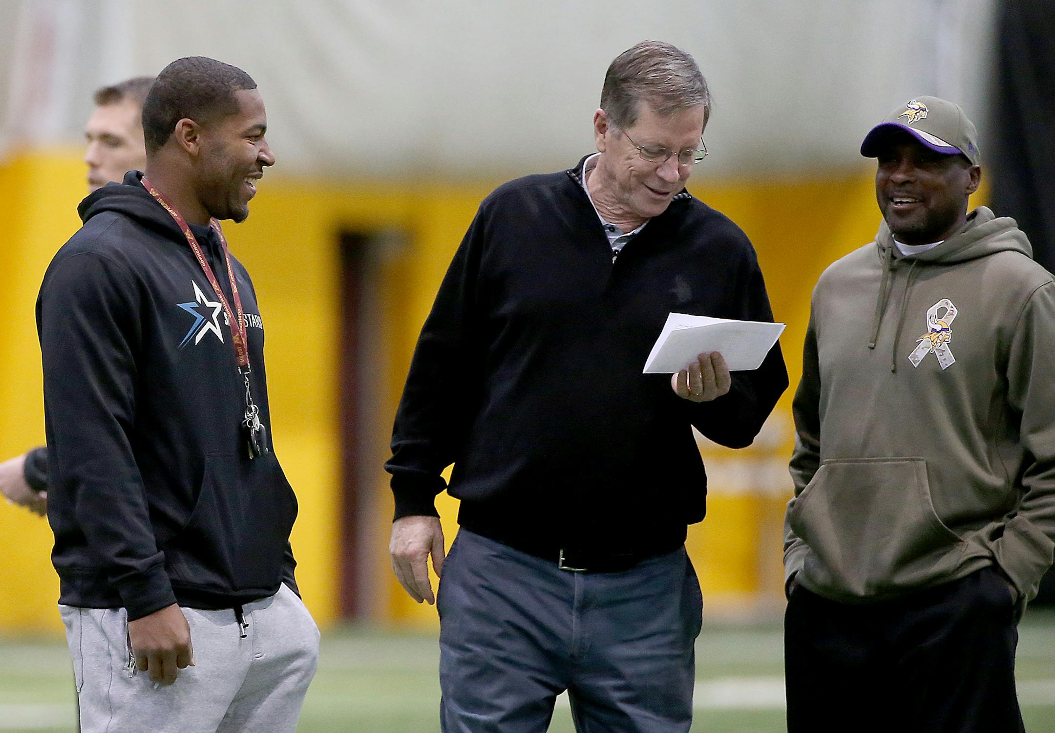 University of Minnesota's David Cobb, left, chatted with Vikings staff as players performed before NFL scouts during Pro Day at the Nagurski building on campus, Monday, March 2, 2015. ] (ELIZABETH FLORES/STAR TRIBUNE) ELIZABETH FLORES � eflores@startribune.com