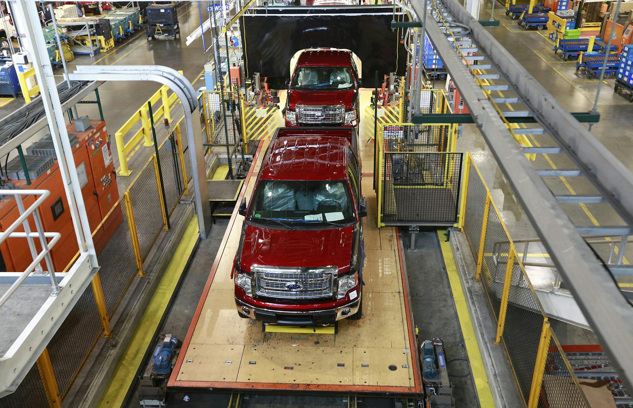 Ford F-150s move through final assembly at the Dearborn Truck Plant in Dearborn, Mich. (Kathleen Galligan/Detroit Free Press/TNS) ORG XMIT: 1667382