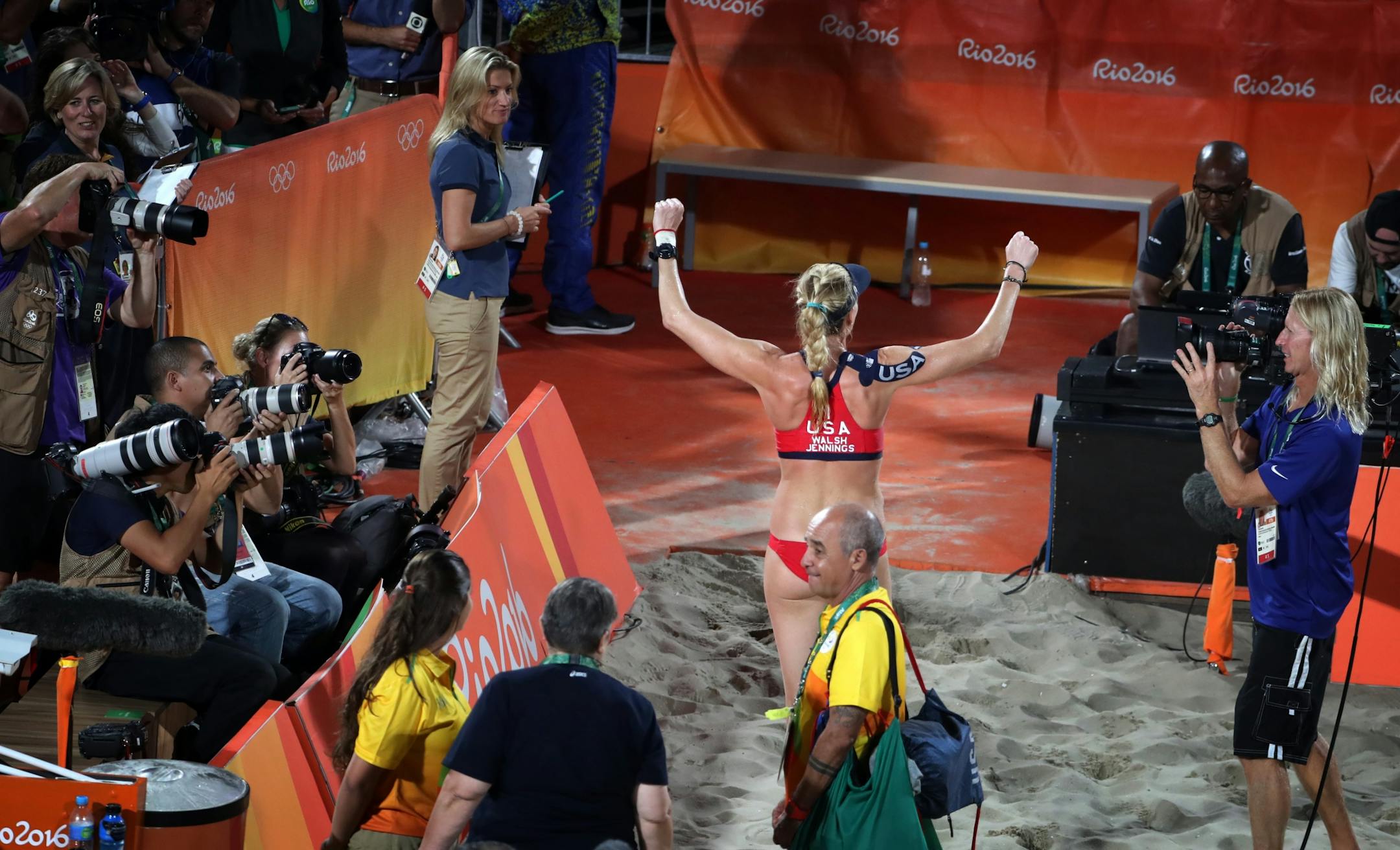 USA's Kerri Walsh Jennings and April Ross won the bronze medal match against Larissa Franca Maestrini and Talita Rocha from Brazil. Here, Walsh Jennings walks off the court for the last time anfter an amazing carreer.