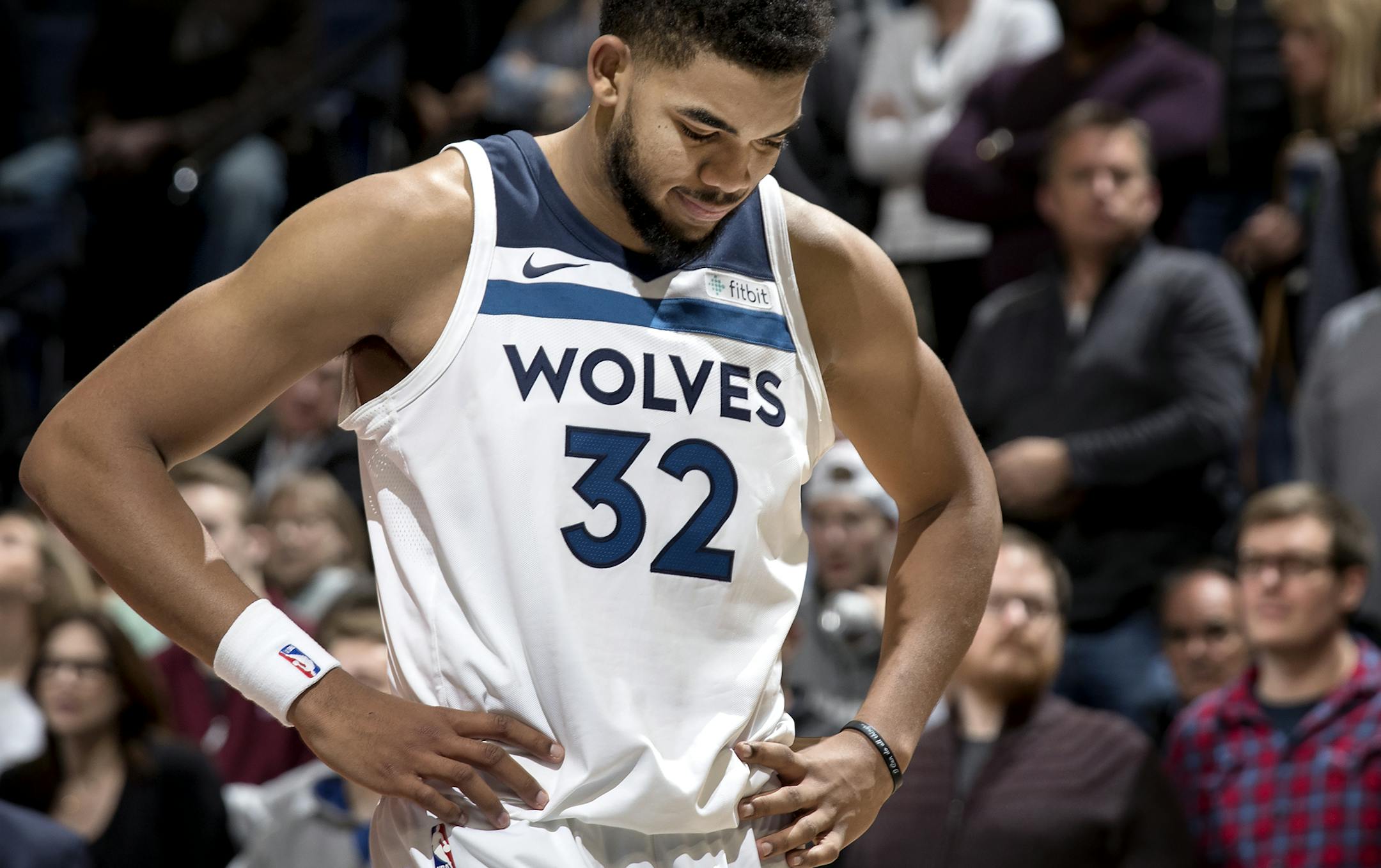 Karl-Anthony Towns (32) walked off the court at the end of the game. Washington beat Minnesota by a final score of 92-89. ] CARLOS GONZALEZ ï cgonzalez@startribune.com - November 28, 2017, Minneapolis, MN, Target Center, NBA, Minnesota Timberwolves vs. Washington Wizards