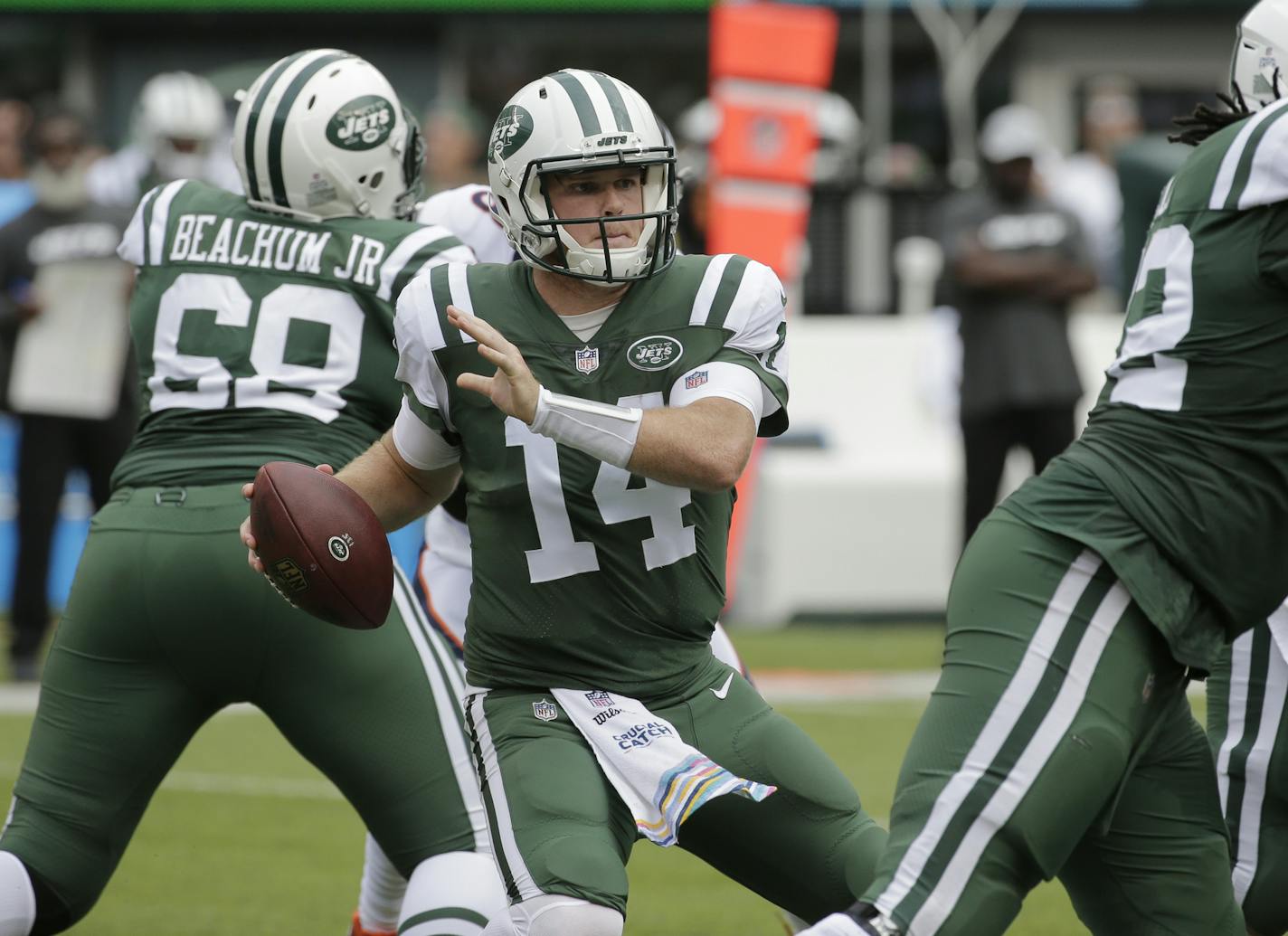 New York Jets quarterback Sam Darnold (14) looks to pass during the first half of an NFL football game against the Denver Broncos Sunday, Oct. 7, 2018, in East Rutherford, N.J. (AP Photo/Seth Wenig)