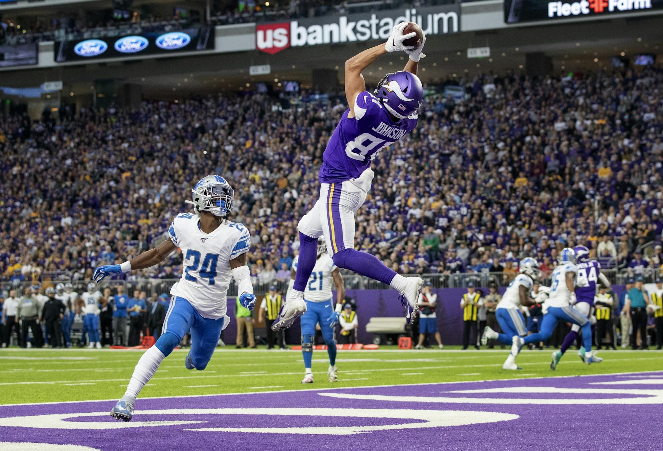 Minnesota Vikings' Bisi Johnson (81) caught a 9-yard touchdown pass against Detroit Lions cornerback Amani Oruwariye in the first quarter.