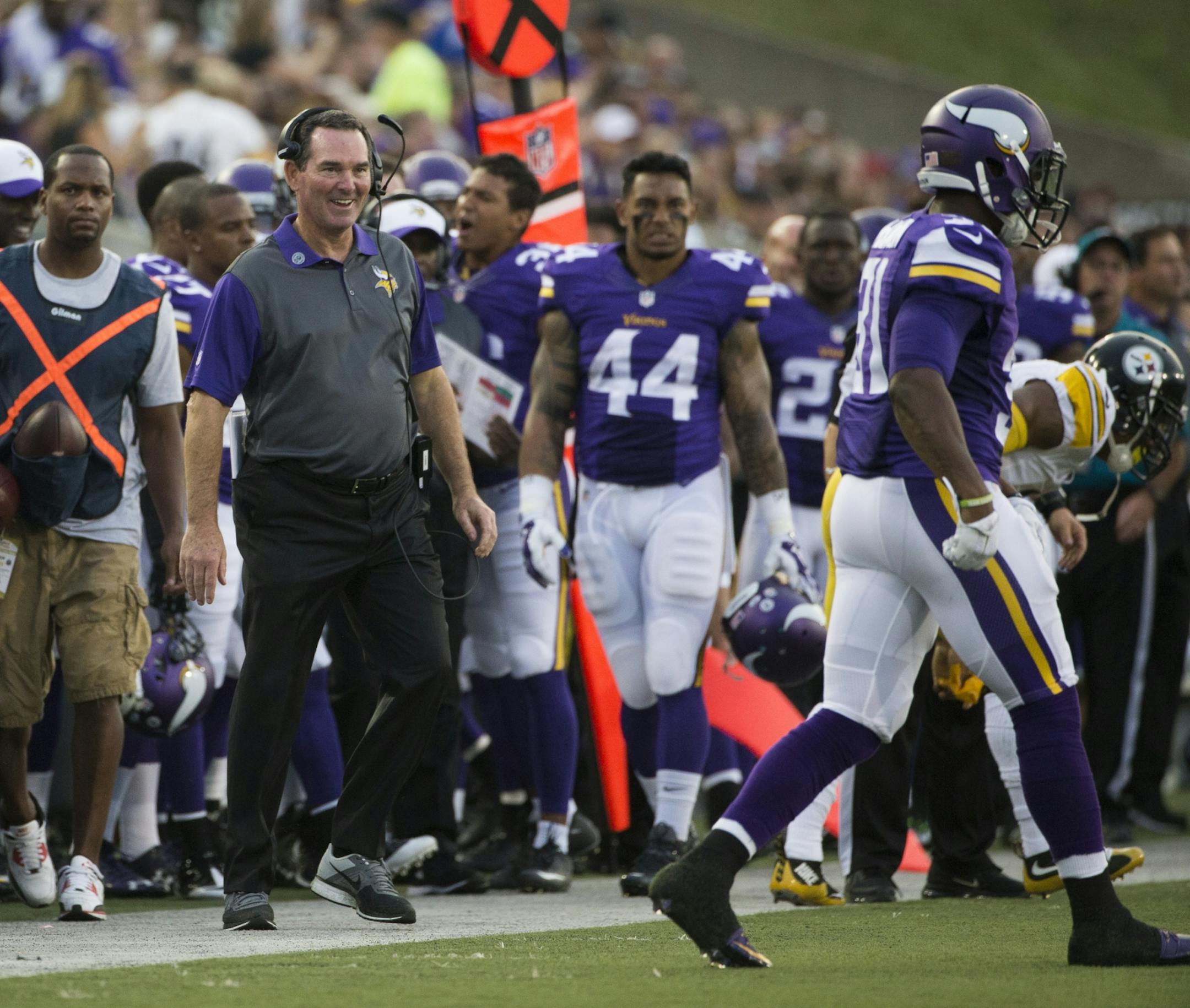 Coach Mike Zimmer was happy after this 1st down run by Jerick Mckinnon in the 1st quarter.