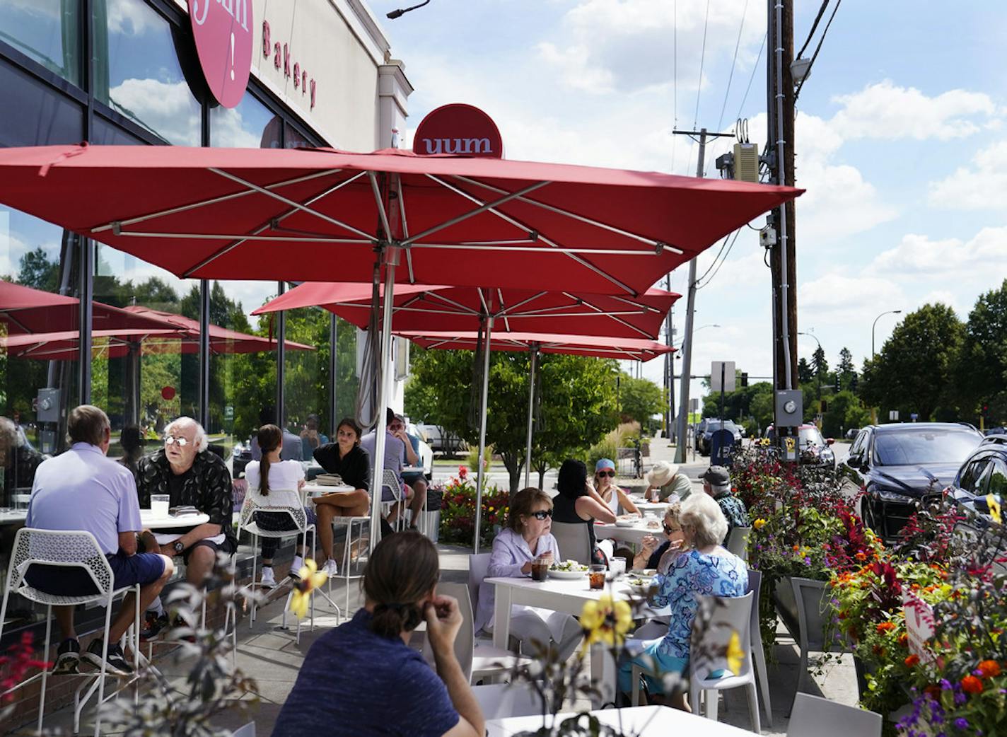 The outdoor lunch crowd at Yum! Kitchen and Bakery Wednesday in St. Louis Park.] DAVID JOLES • david.joles@startribune.com outdoor dining spots for Sunday Taste section.