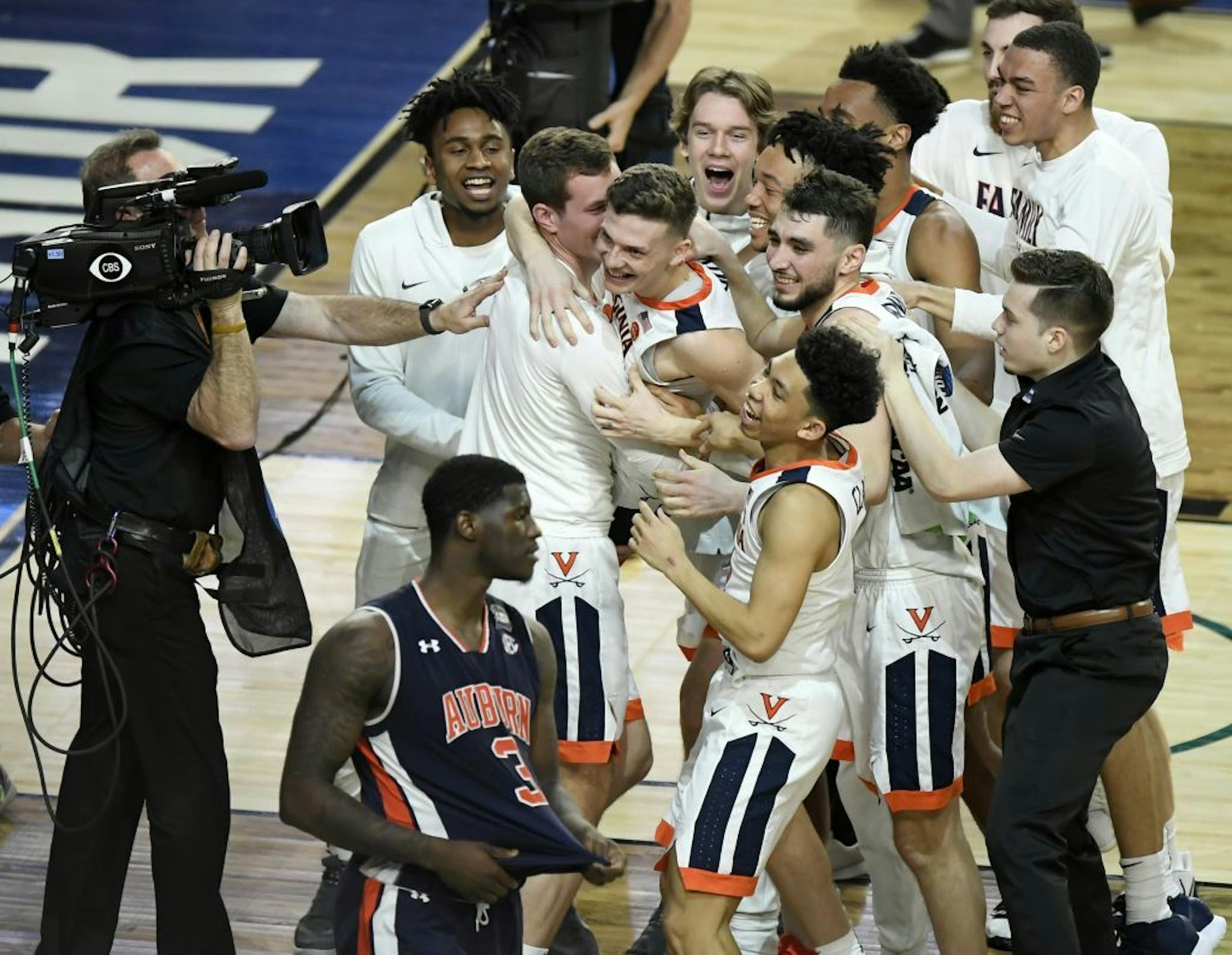 Virginia celebrated their win against Auburn 63-62.