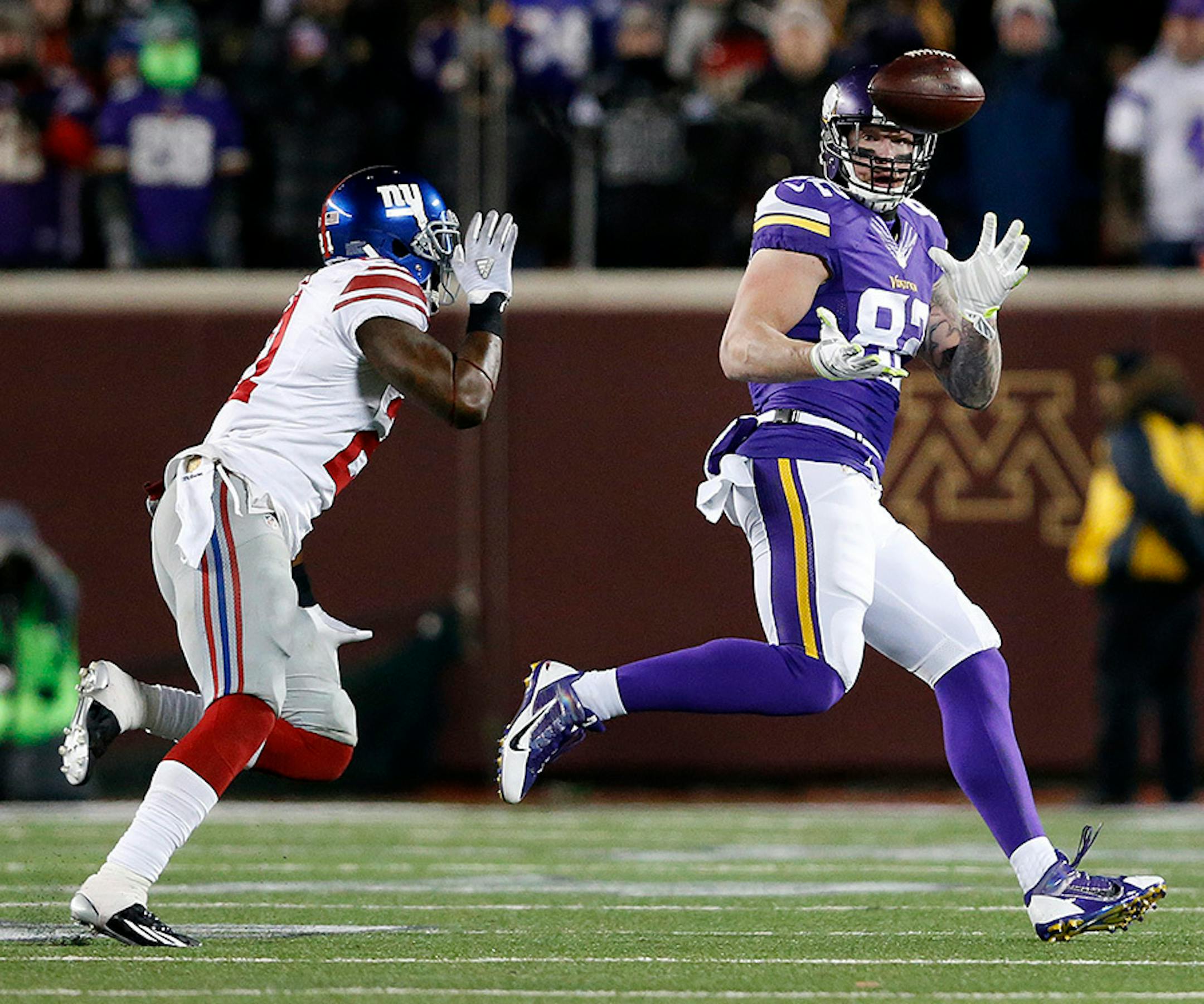 Kyle Rudolph (82) caught a pass for a 25-yard gain in the third quarter.