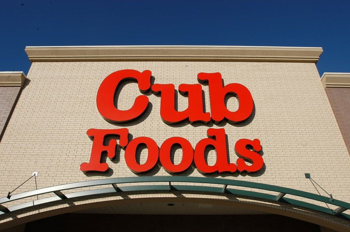 Shorewood, MN, Tuesday, January 13, 2004 -- Cub Foods in Shorewood, MN -- Cub Foods sign.