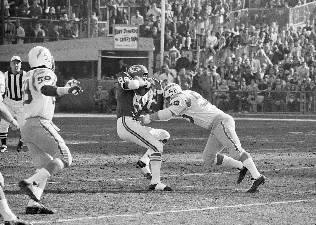 Chargers linebacker Bob Bruggers (56) takes down the Chiefs' Otis Taylor on Nov. 29, 1970.