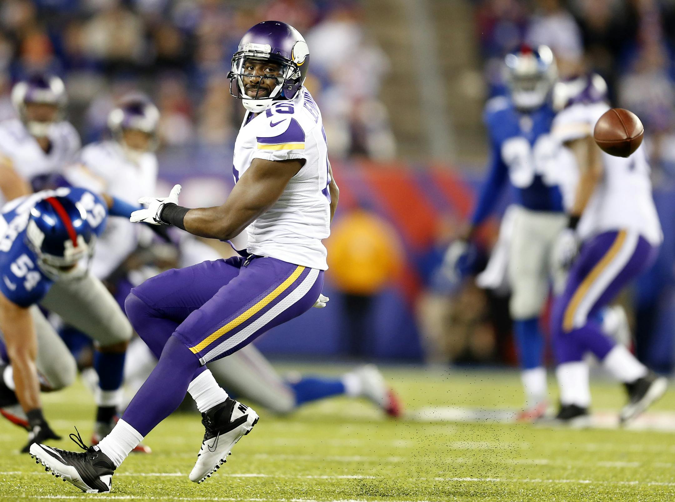 Receiver Greg Jennings looked back at an errant pass by Josh Freeman in the fourth quarter of the Vikings’ 23-7 loss to the New York Giants on Monday night.