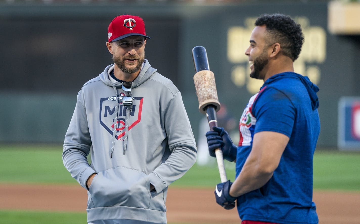 Twins manager Rocco Baldelli talked with designated hitter Nelson Cruz, right, during the Twins workout on Sunday.