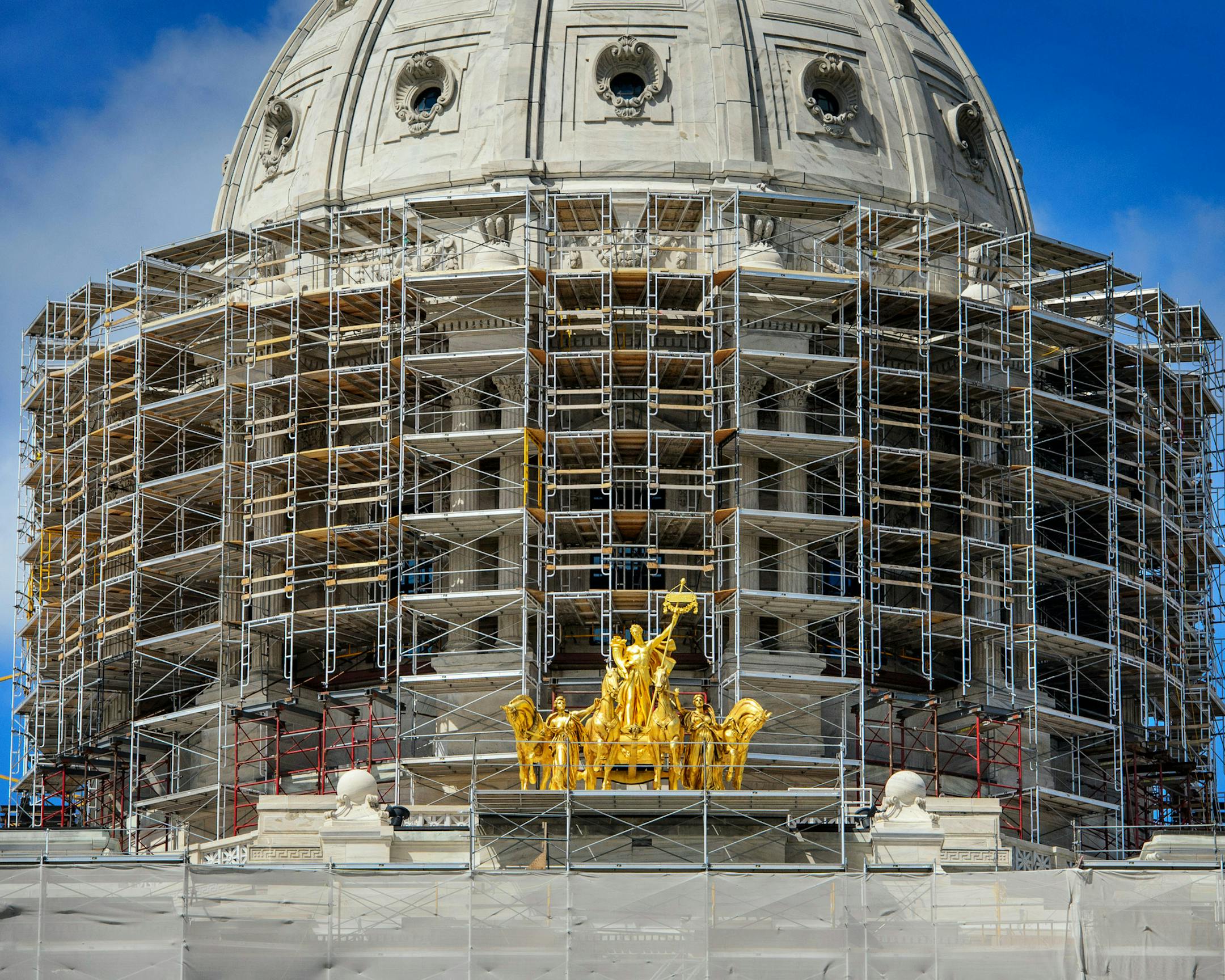 Scaffolding around the Capitol dome. ] GLEN STUBBE * gstubbe@startribune.com , Tuesday, May 19, 2015 Crews wasted no time clearing out furniture and artwork from the Minnesota State Capitol just hours after it was vacated by lawmakers who ended their session at midnight Monday. ] GLEN STUBBE * gstubbe@startribune.com , Tuesday, May 19, 2015 ORG XMIT: MIN1505191553030792