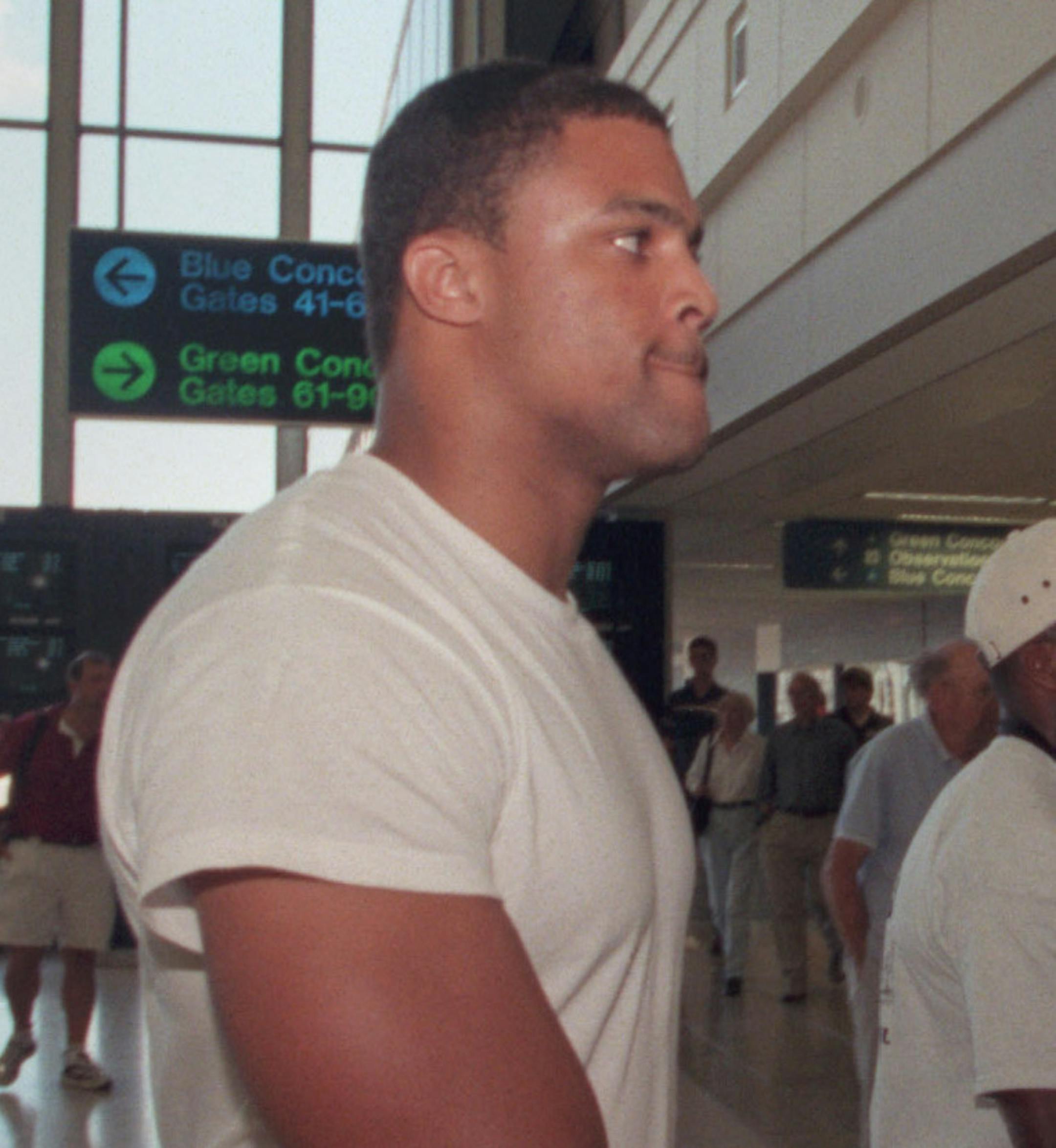 Minneapolis/St Paul IntrÌl airport. 8/10/99 - Dimitrius Underwood, Vikings first round draft choice, returned to the twin cities Tuesday afternoon. -- Underwood arrived on a United flight from Chicago, and was met on the plane by two people from the Vikings, a scout and a team Chaplin. (Jeff Robinson and Keith Johnson- not sure which is what). They walked thru the concourse accompanied by a United customer service agent. Dimitrius disappeared from the first day of the Vikings training camp