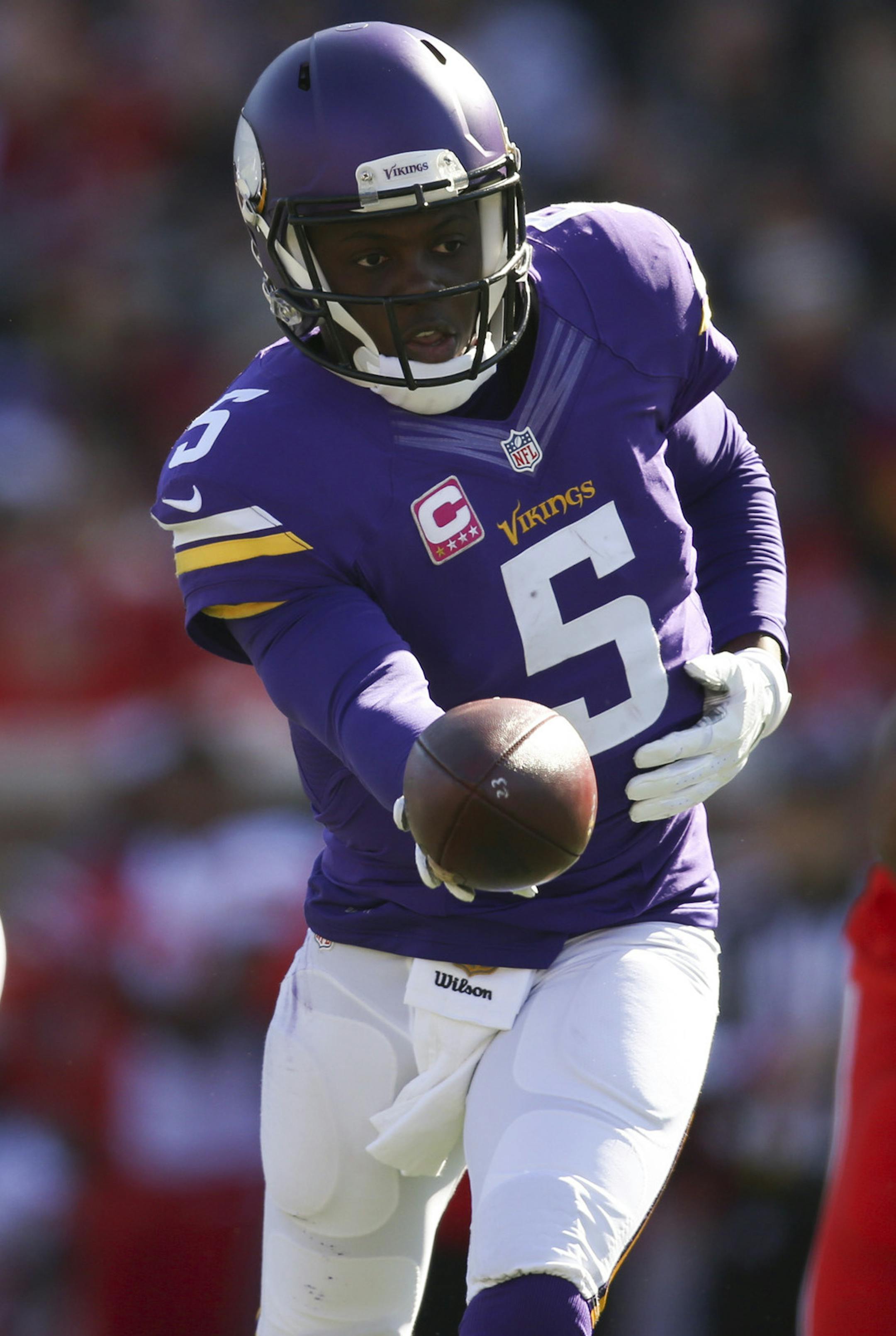 Vikings quarterback Teddy Bridgewater (5) handed the ball of to Vikings running back Adrian Peterson (28) in the first quarter Sunday afternoon. ] JEFF WHEELER ï jeff.wheeler@startribune.com The Minnesota Vikings eeked out a 16-10 win over the Kansas City Chiefs in an NFL football game Sunday afternoon, October 18, 2015 at TCF Bank Stadium in Minneapolis.