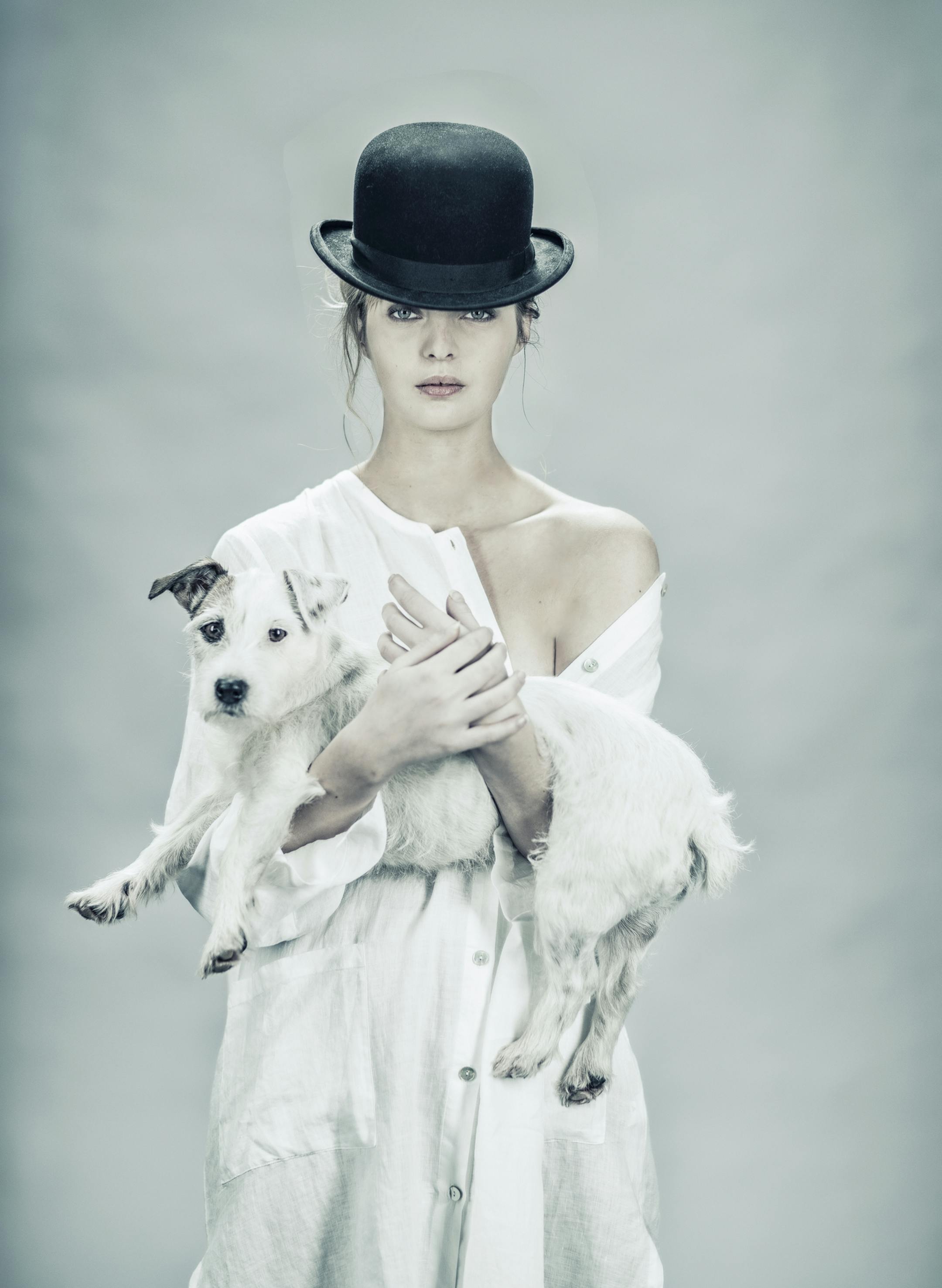 Spring fashion: Bowled
Vintage Bowler $90 similar @studiobstyle.com
Eileen Fisher Linen Jacket $109 nordstromrack.com Photographer Gerard Harten Hartenstudio.com
Photo Assistant Aurelia Thevenin
Creative Director and Stylist Barbara Schmidt, studiobstyle.com
HMU Delphine Druart https://www.instagram.com/delphine_druart/
Model Adele Deitich crystal-models.com
Doggie Gertrude