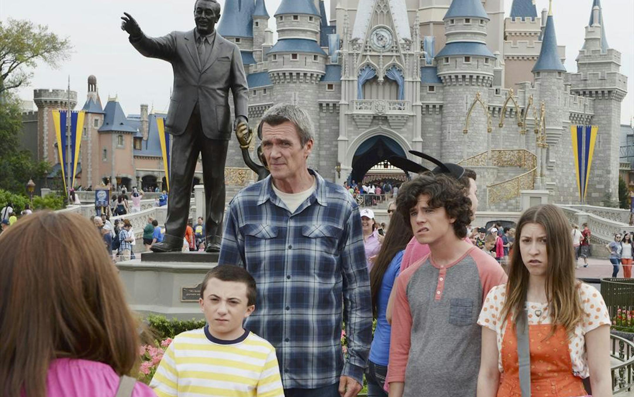 THE MIDDLE - "Orlando"/"The Wonderful World of Hecks" - While Sue counts down the days until the Hecks depart on their road trip to Walt Disney World (she won the trip in a "Hands on a Hard Body" contest), Brick begs his parents to take a detour to North Carolina so he can meet his online girlfriend, and Axl anxiously awaits the posting of his final grades as a college freshman. Then, when the Hecks arrive at Walt Disney World, a good time may not be had for all when a series of misfortunes thre