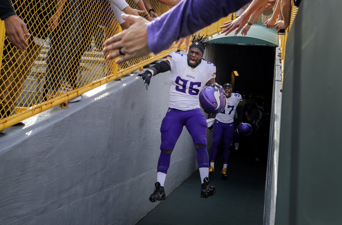 Minnesota Vikings defensive lineman Ifeadi Odenigbo (95) took the field for pregame warmups. ] CARLOS GONZALEZ &#xa5; cgonzalez@startribune.com &#xd0; Green Bay, WI &#xd0; September 15, 2019, Lambeau Field, NFL, Green Bay Packers vs. Minnesota Vikings