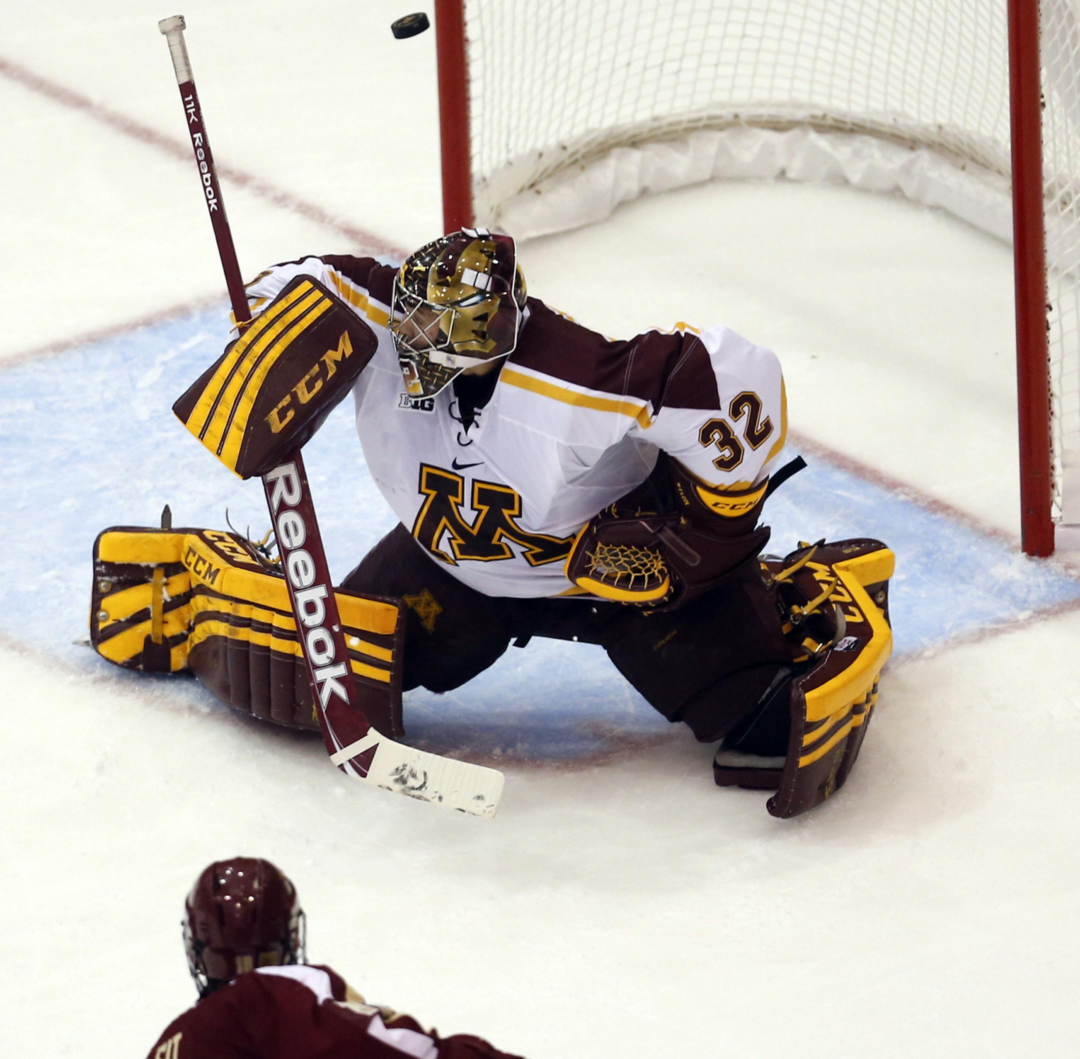 Boston College's Michael Sit (18) scores his first of two first period goals, past U of M goalie Adam Wilcox (32) Friday, Oct. 25, 2013, at Mariucci Arena in Minneapolis, MN.](DAVID JOLES/STARTRIBUNE) djoles@startribune.com University of Minnesota versus Boston College in men's hockey at Mariucci Arena Friday, Oct. 25, 2013, in Minneapolis, MN.