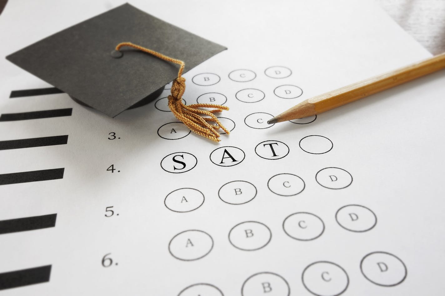 Every year more than a million students pay an extra fee to do the optional essay section of the SAT and ACT. (Dreamstime/TNS) ORG XMIT: 1228435