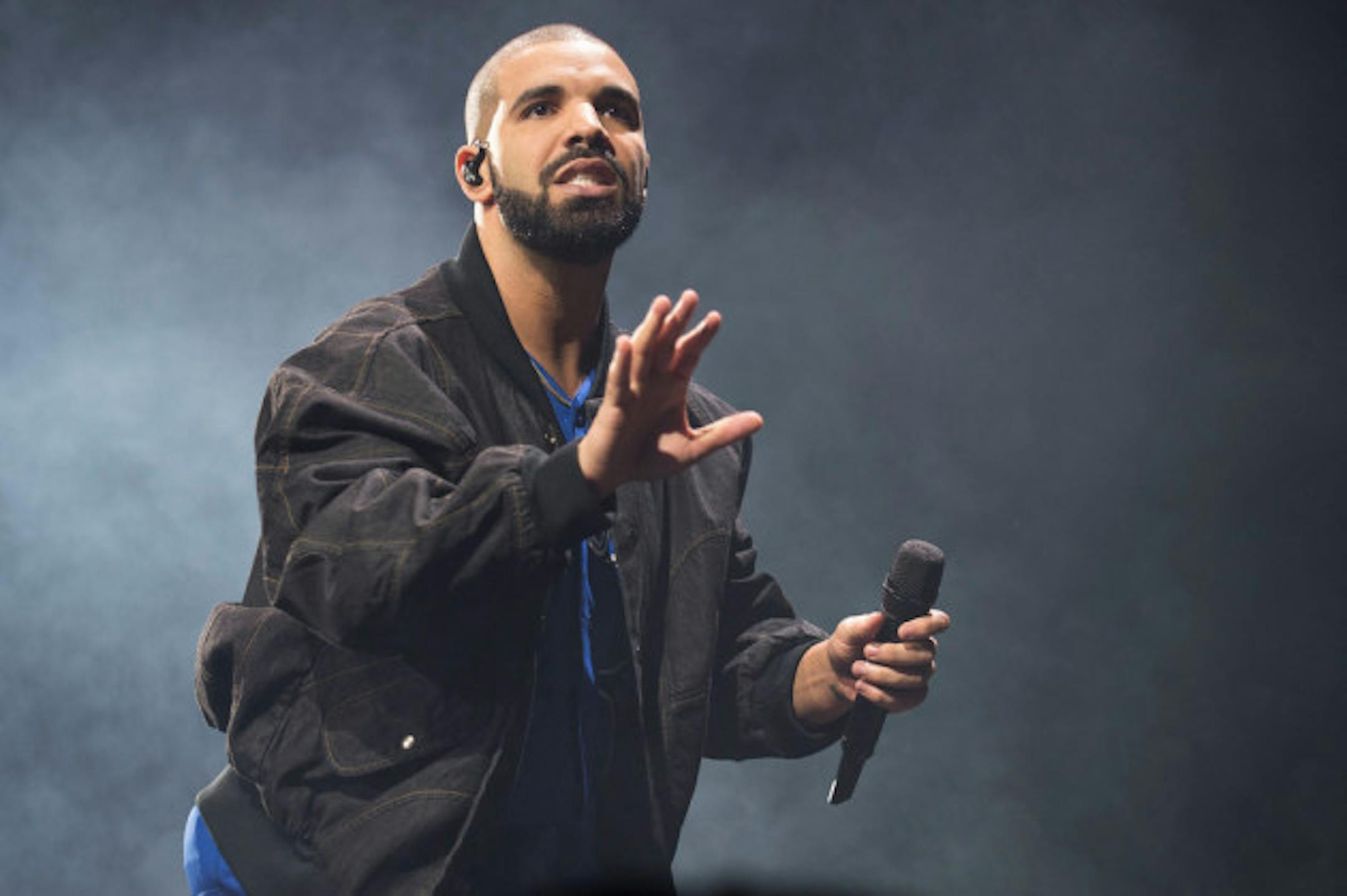 "Hold up!" Drake once again tells Twin Cities fans. / Arthur Mola, Invision/AP photo