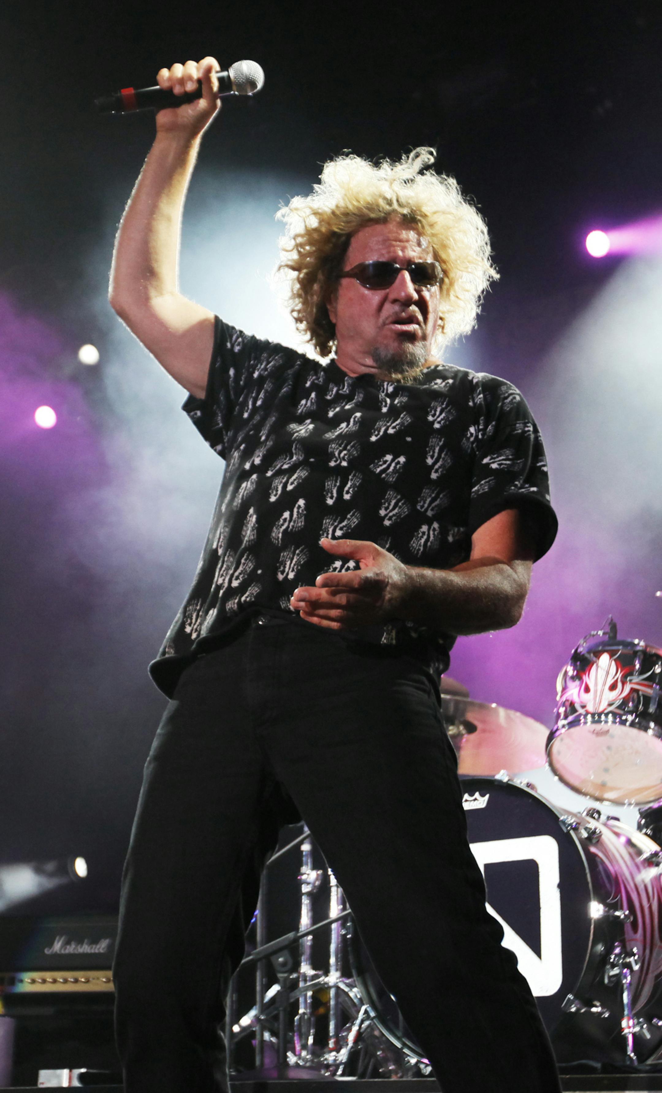 Richard Tsong-Taatarii/rtsong-taatarii@startribune.com Maplewood, MN;8/10/09:left to right, At the Myth Nightclub, rock group Chickenfoot features singer Sammy Hagar of Van Halen and drummer Chad Smith of Red Hot Chili Peppers. ORG XMIT: MIN2013061216280660