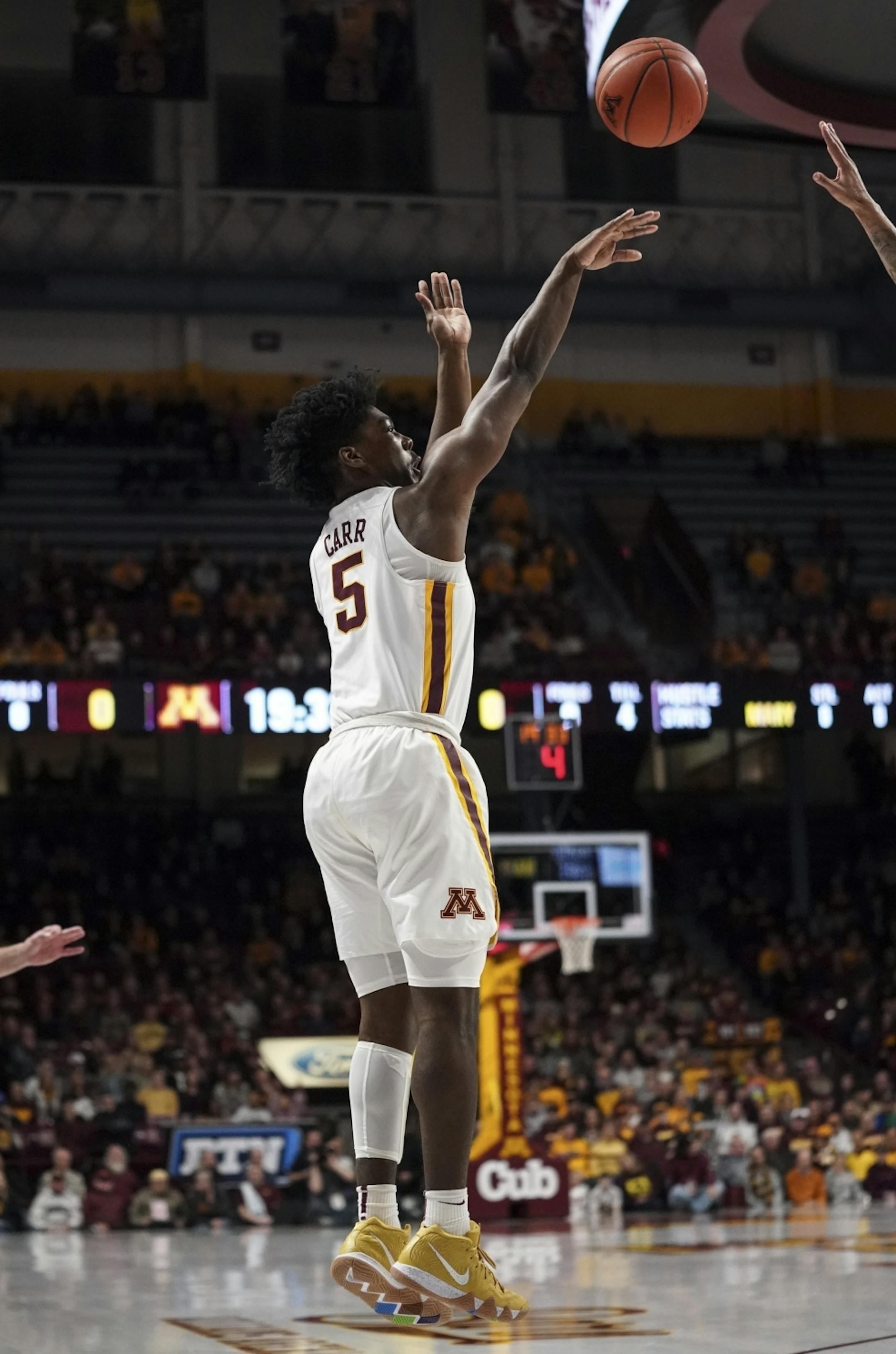 Minnesota Gophers guard Marcus Carr (5) shot a three-point shot at the beginning in the first half.