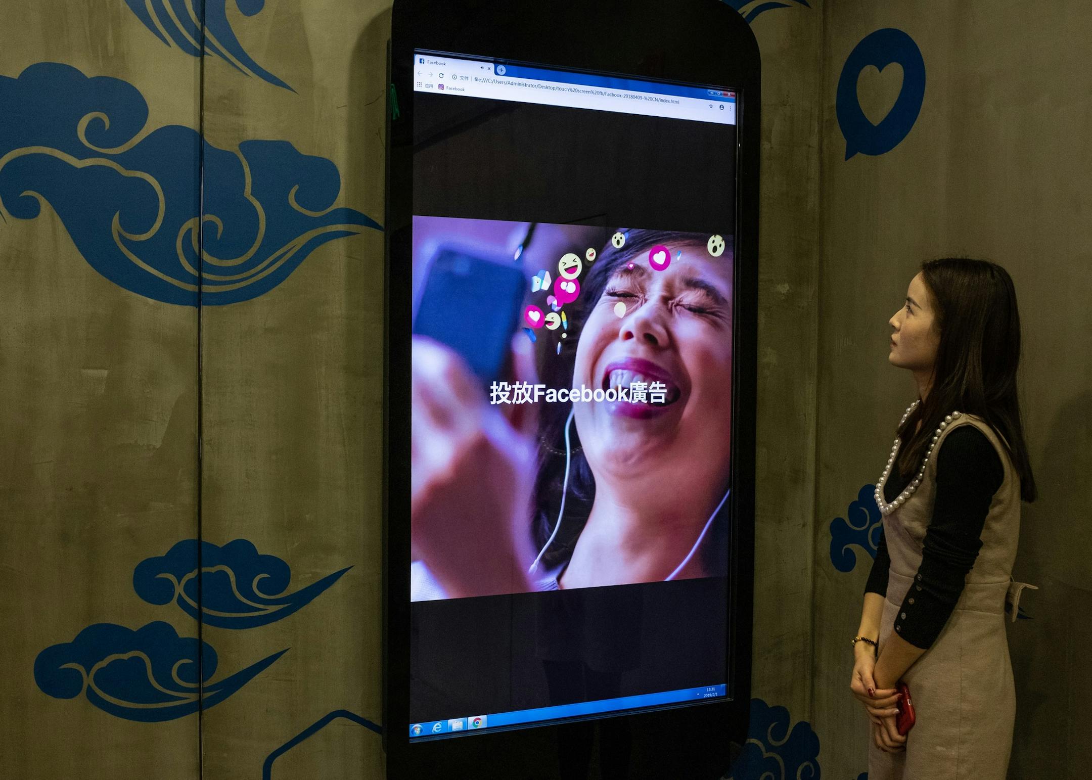 A staffer at the Facebook Experience, a sort of corporate embassy for the social network, in Shenzhen, China, Feb.1, 2019. The desire by Chinese companies and other entities to get in front of people internationally has unexpectedly turned China into one of Facebook’s largest sources of advertising revenue, even though the social network itself is not available in the country. (Lam Yik Fei/The New York Times) ORG XMIT: XNYT264