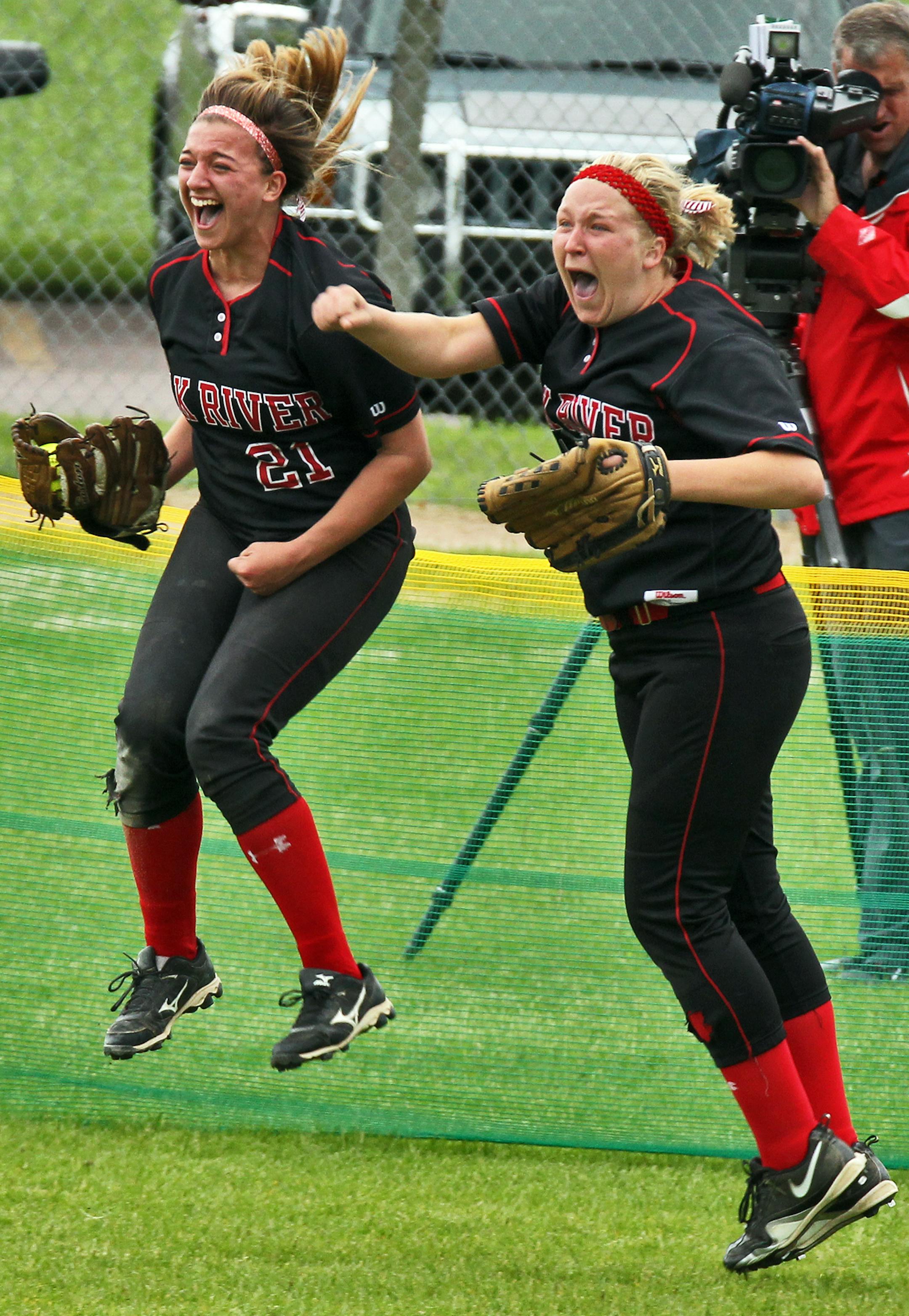 Girls Fast Pitch Softball Championships. Elk River Vs. Prior Lake in 3A competition. Elk River won 4-3. Elk River outfielders Jayme Langbehn, left, and Kathi Opsahl celebrated after Langbehn caught a fly ball at the fence robbing Prior Lake of a game-tying home run in the 7th inning. (MARLIN LEVISON/STARTRIBUNE(mlevison@startribune.com (cq all names program) ORG XMIT: MIN1306071651024071 ORG XMIT: MIN1307291313183774