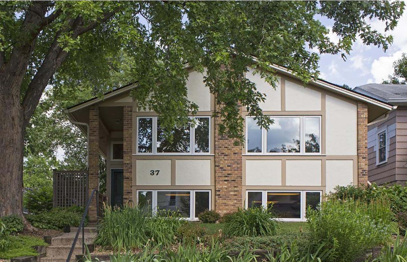 Minneapolis,
Built in 1975, this three-bedroom, three-bath house located in the Bryn Mawr neighborhood has 2,280 square feet and features three bedrooms on one level, vaulted ceilings, hardwood floors, granite kitchen countertops and stainless steel appliances , full finished basement and a two-car heated detached garage with covered carport. Listed by James Kalitowski, Re/Max Results, 612-867-6703.