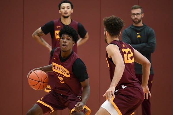 Marcus Carr handled the ball during a 2019 practice as he was defended by Gabe Kalscheur