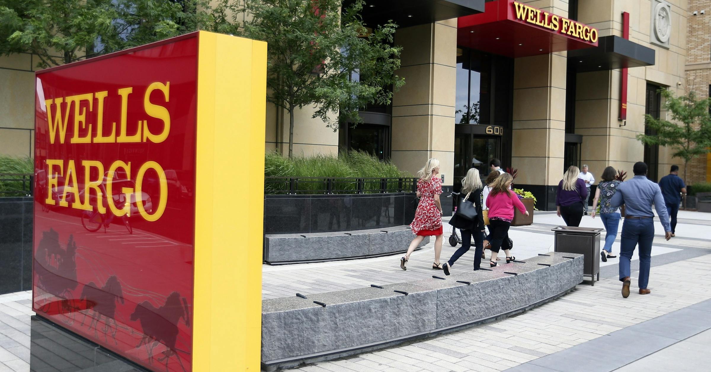 Wells Fargo To Shrink Customer Service Office In Shoreview Eliminating wells-fargo-to-shrink-customer-service-office-in-shoreview-eliminating