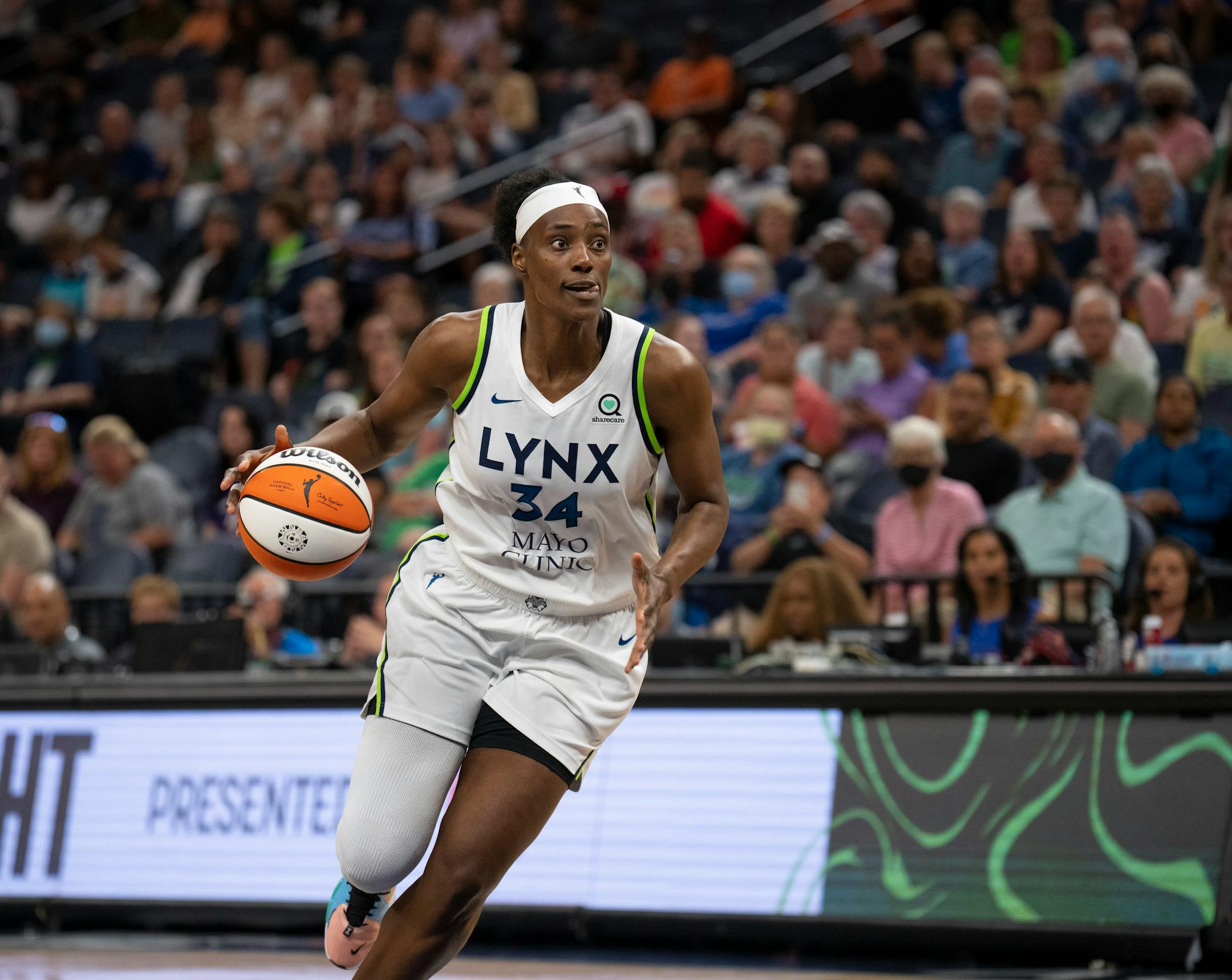 Minnesota Lynx center Sylvia Fowles (34), returning to action after an injury, drove to the net in the second quarter.