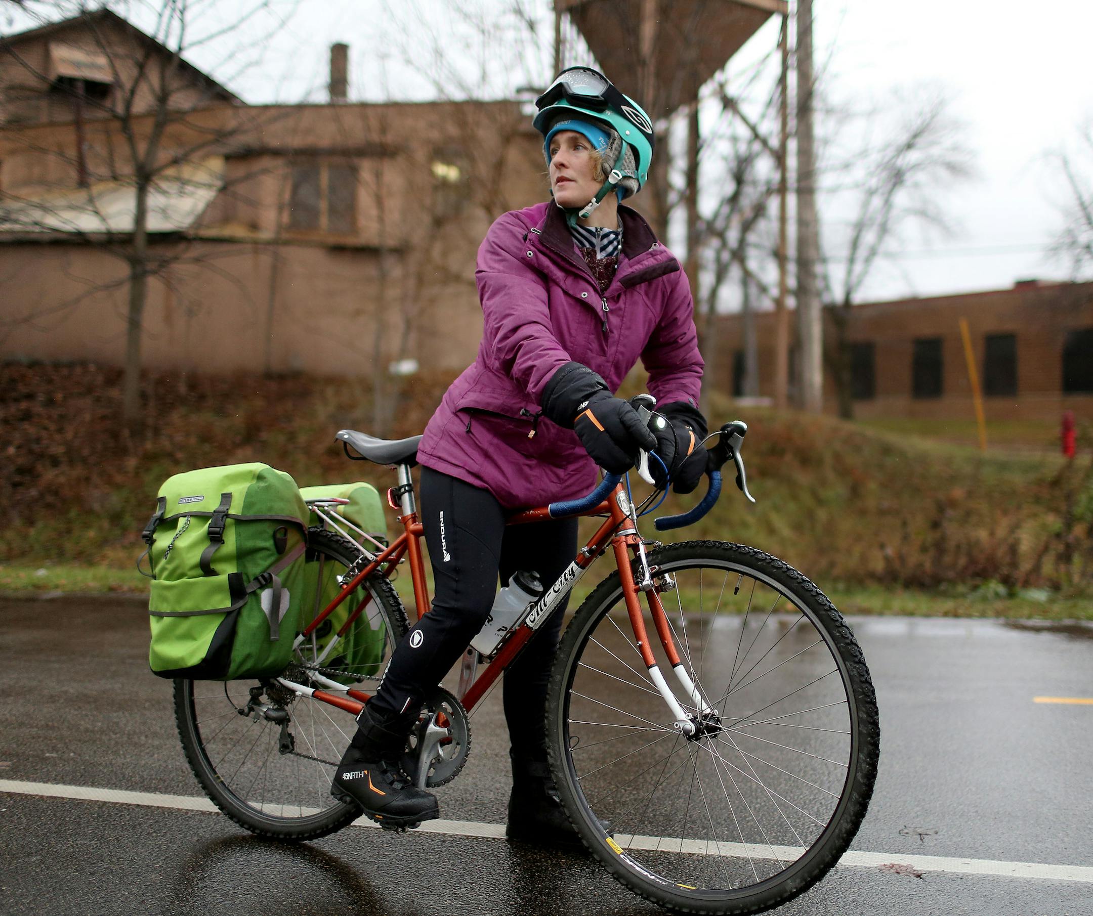 Lisa Day of Minneapolis was dressed to endure with ski google, Wolfhammer boots and layers against the elements on chilly, damp morning Nov. 30. She was commuting to the Minnesota Academy of Science, where is outreach coordinator. "Probably about 10 years total Iíve been a commuter off and on. I donít own a car right now". Day was seen near the Martin Olav Sabo Bridge Wednesday, Nov 30, 2016, in Minneapolis, MN.] (DAVID JOLES/STARTRIBUNE)djoles@startribune.com Photos for icyle column n