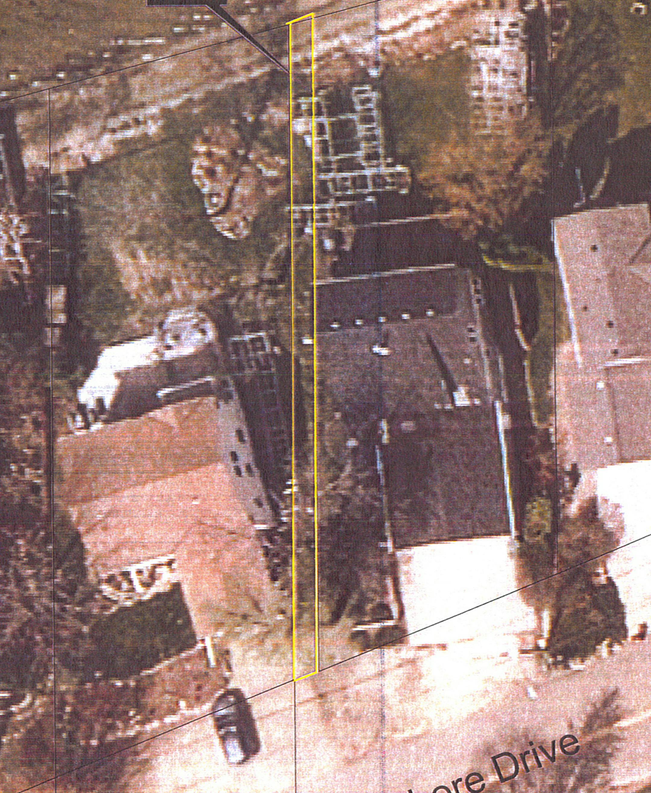 aerial photo to go with Kelly Smith‚Äôs DOCK story that shows the 5-foot strip of land the guy owns.