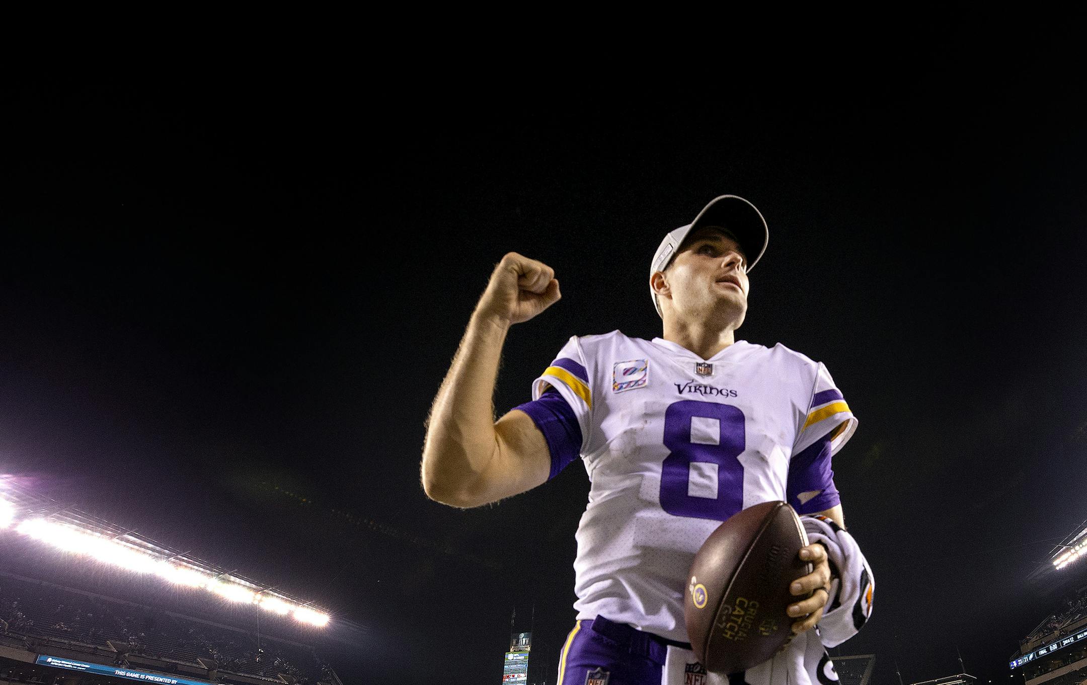 Minnesota Vikings quarterback Kirk Cousins walked off the field at the end of the game. Minnesota beat Philadelphia by a final score of 23-21 ] CARLOS GONZALEZ ï cgonzalez@startribune.com ñ October 7, 2018, Philadelphia, PA, Lincoln Financial Field, NFL, Minnesota Vikings vs. Philadelphia Eagles