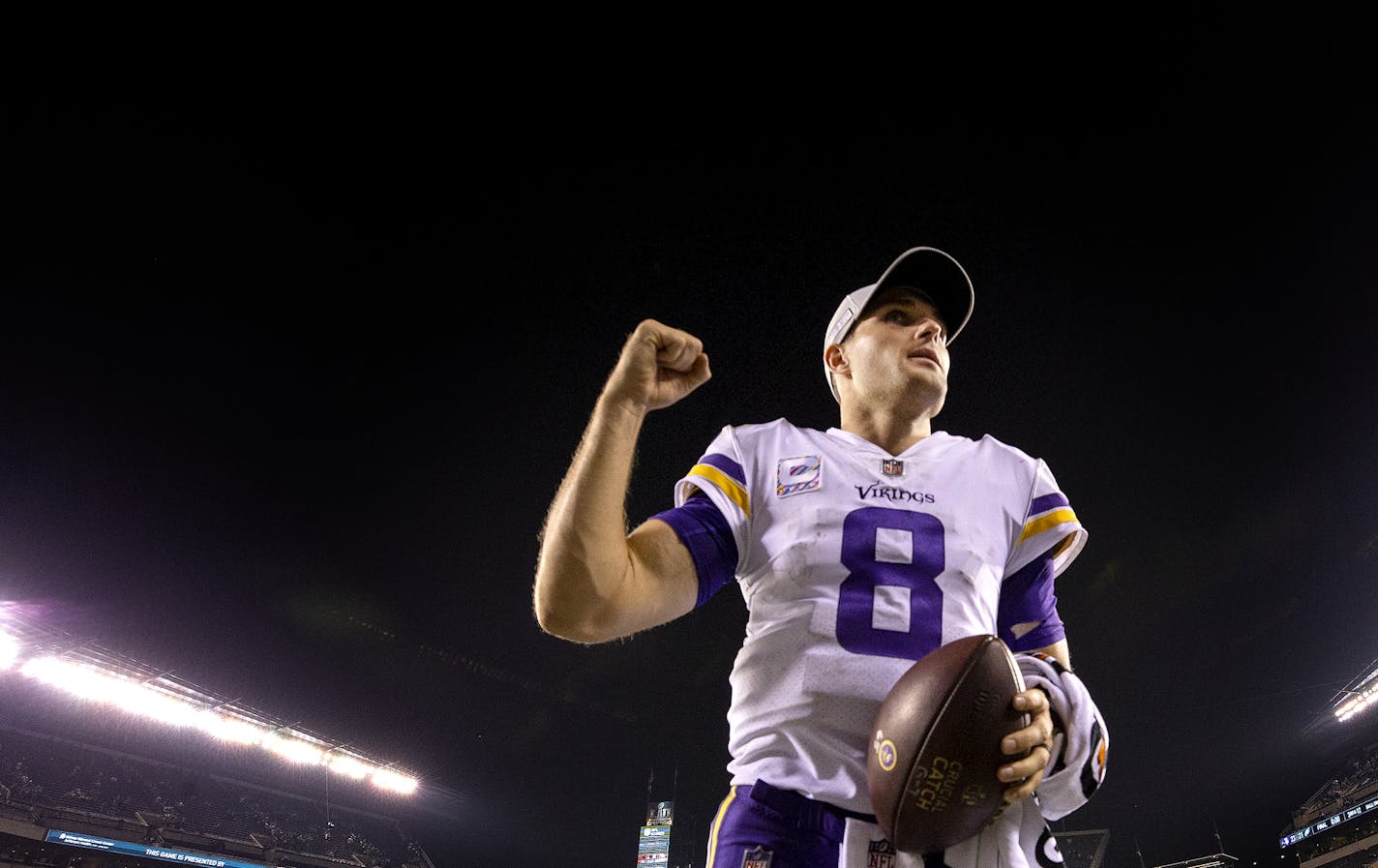 Minnesota Vikings quarterback Kirk Cousins walked off the field at the end of the game. Minnesota beat Philadelphia by a final score of 23-21 ] CARLOS GONZALEZ &#xef; cgonzalez@startribune.com &#xf1; October 7, 2018, Philadelphia, PA, Lincoln Financial Field, NFL, Minnesota Vikings vs. Philadelphia Eagles