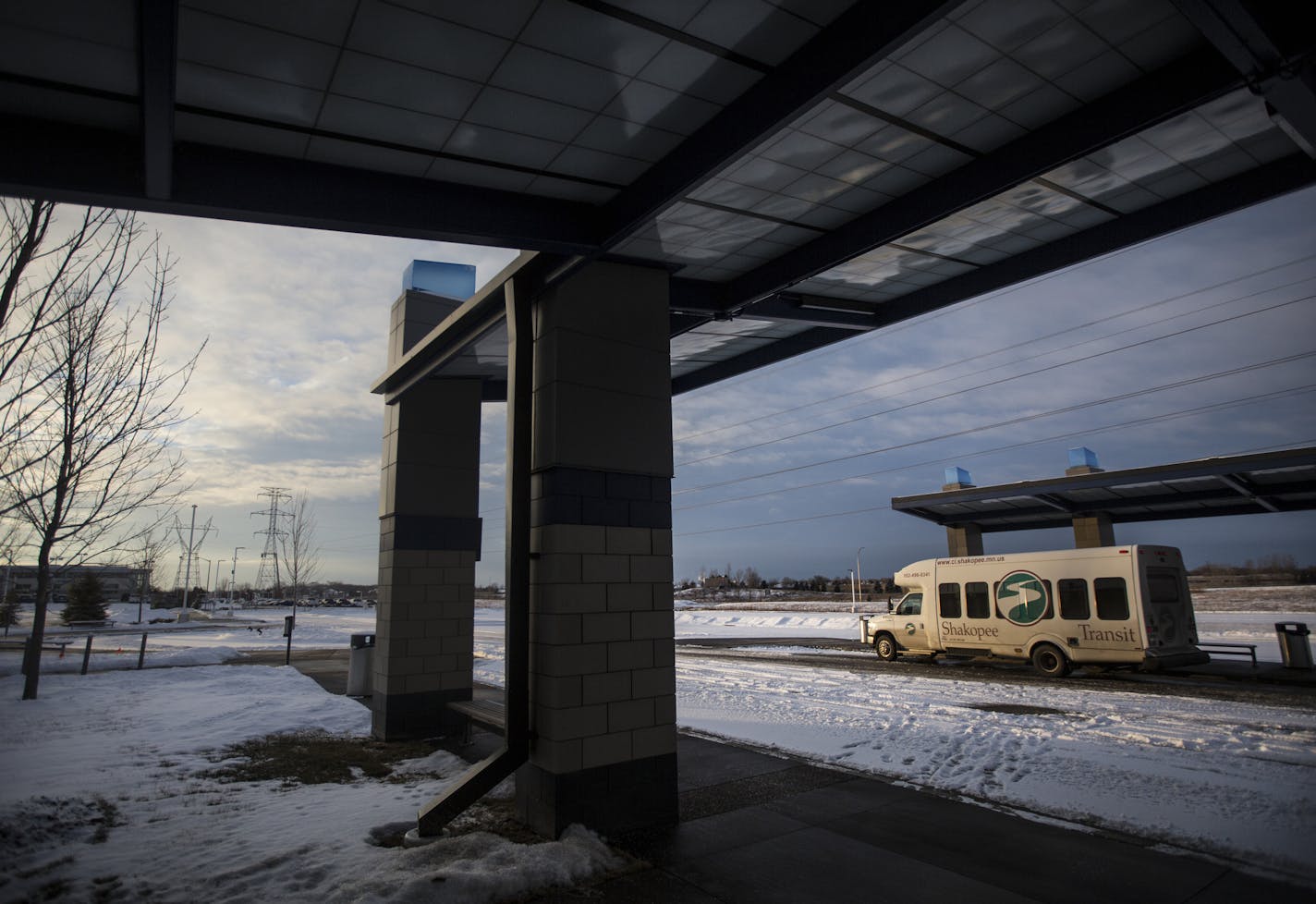 A bus waited at the Shakopee Marschall Road Transit Station on Wednesday, January 21, 2015 in Shakopee, Minn. ] RENEE JONES SCHNEIDER &#x2022; reneejones@startribune.com