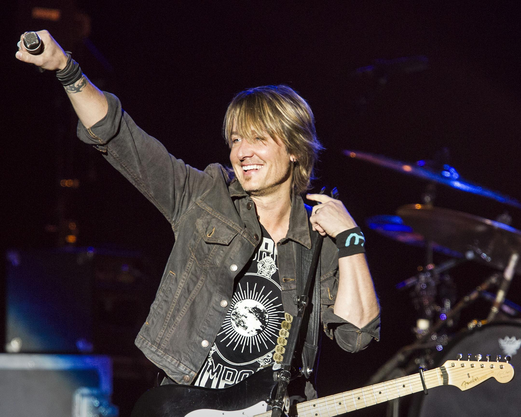 Keith Urban performs to a sold out crowd at the Minnesota State Fair in Falcon Heights August 28, 2015. (Courtney Perry/Special to the Star Tribune)