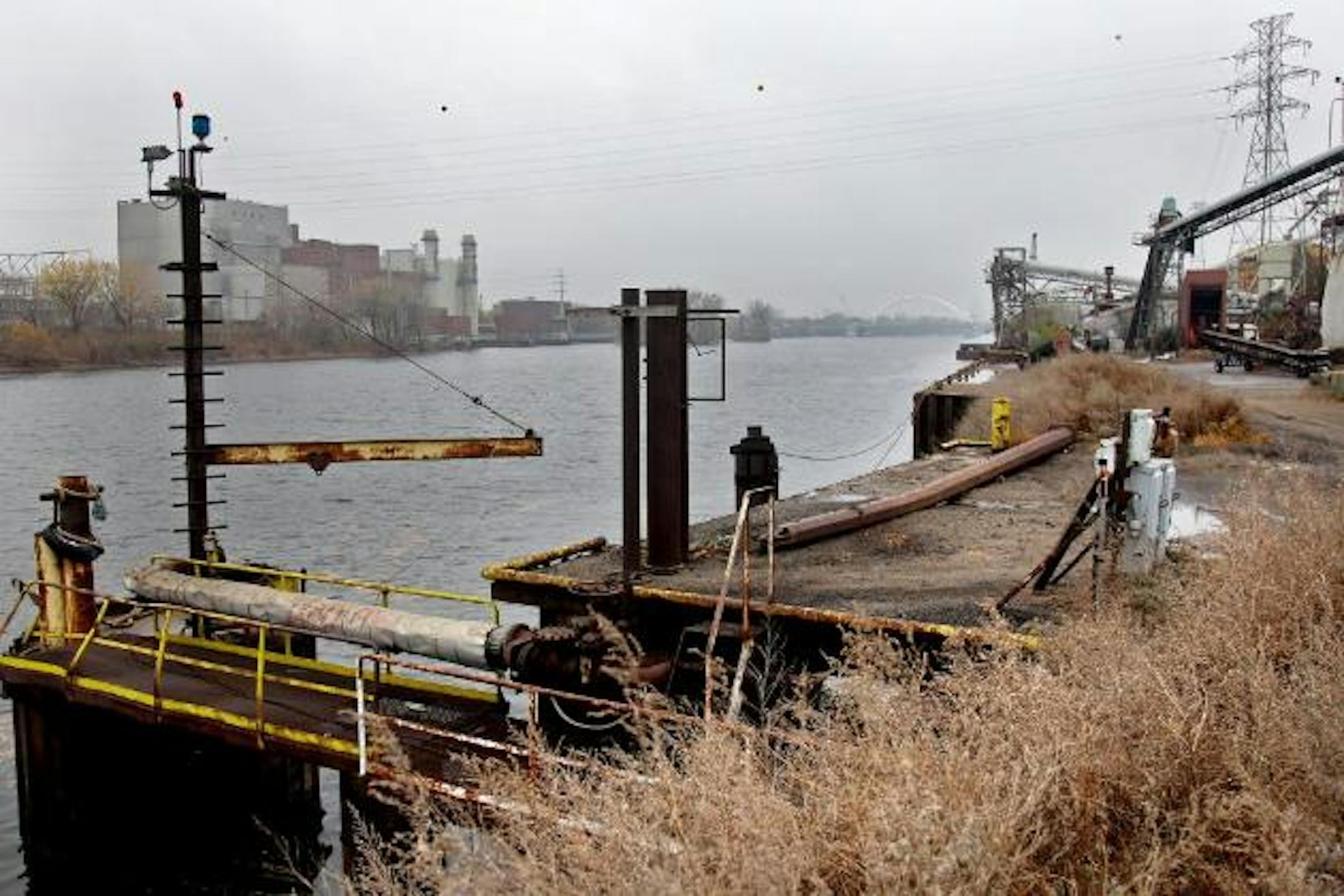 City leaders: We don't need no barges (photo by Elizabeth Flores)